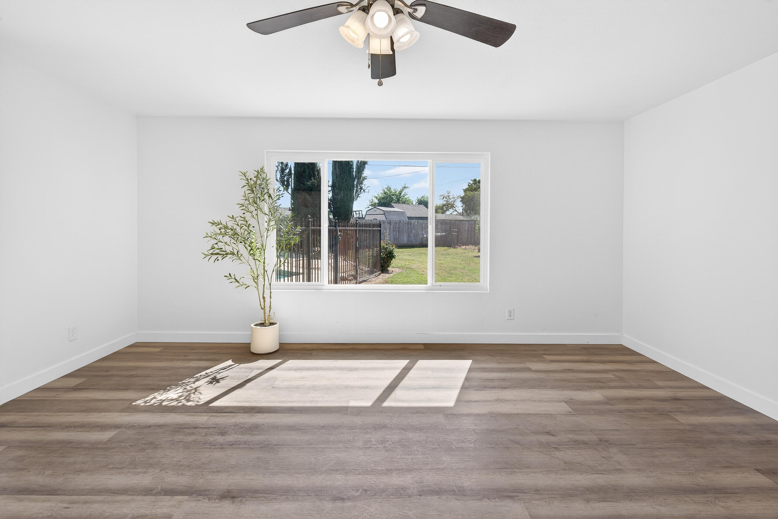 1119 W Dove Dr, Visalia, CA 93291