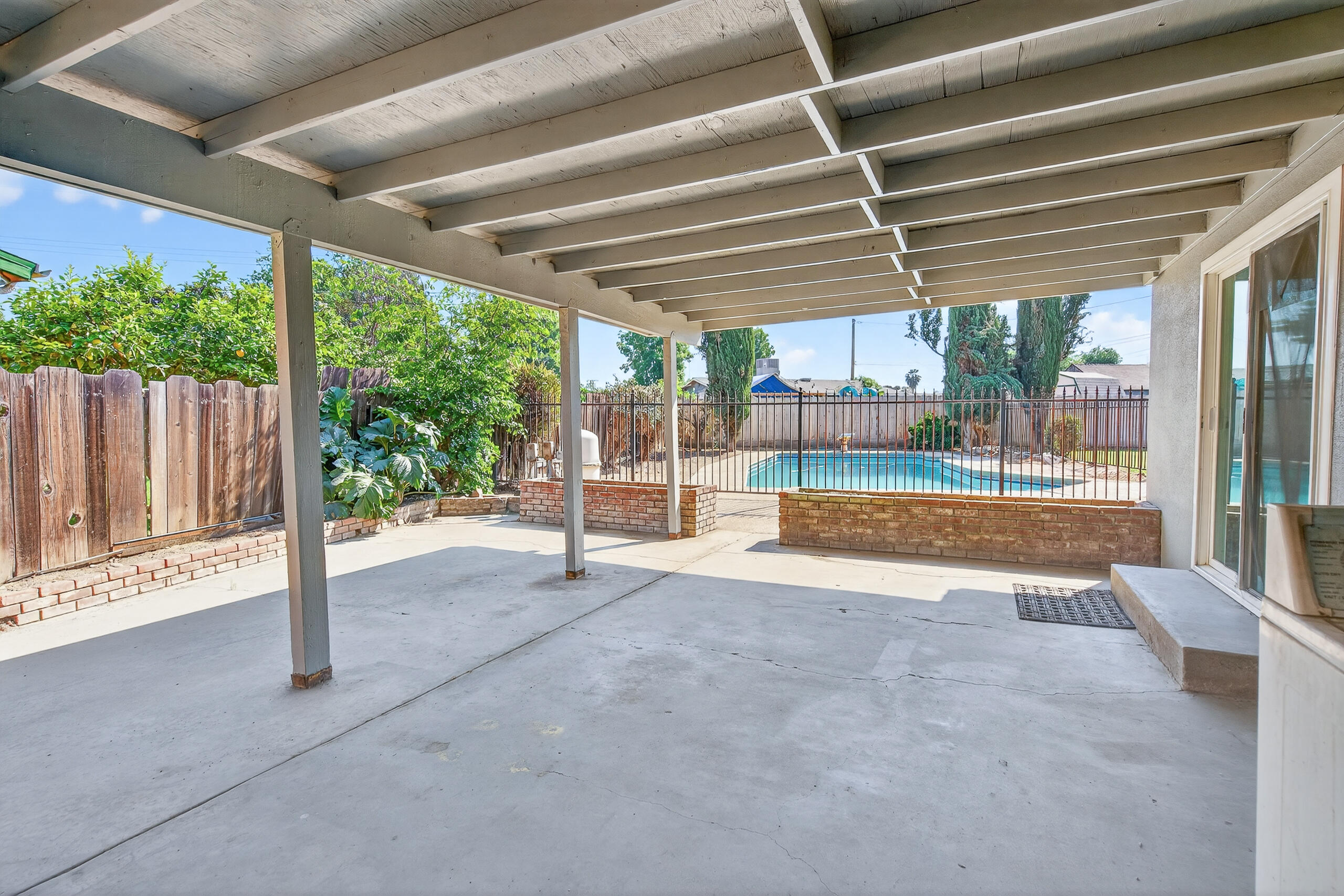 1119 W Dove Dr, Visalia, CA 93291