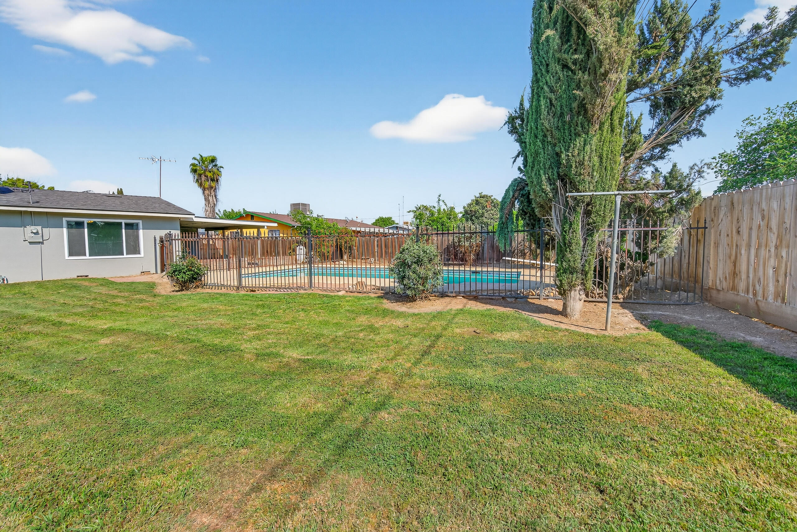 1119 W Dove Dr, Visalia, CA 93291