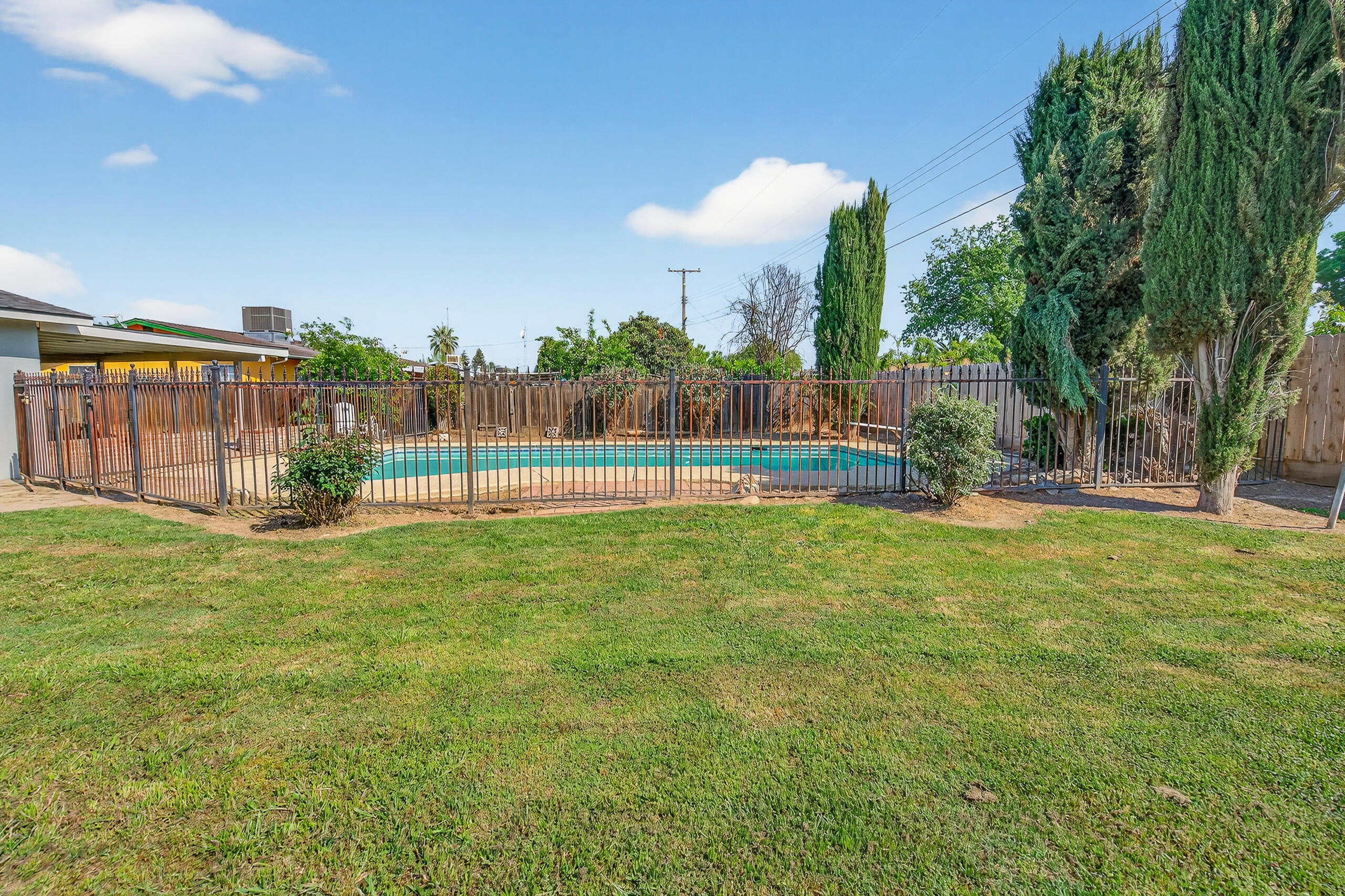 1119 W Dove Dr, Visalia, CA 93291