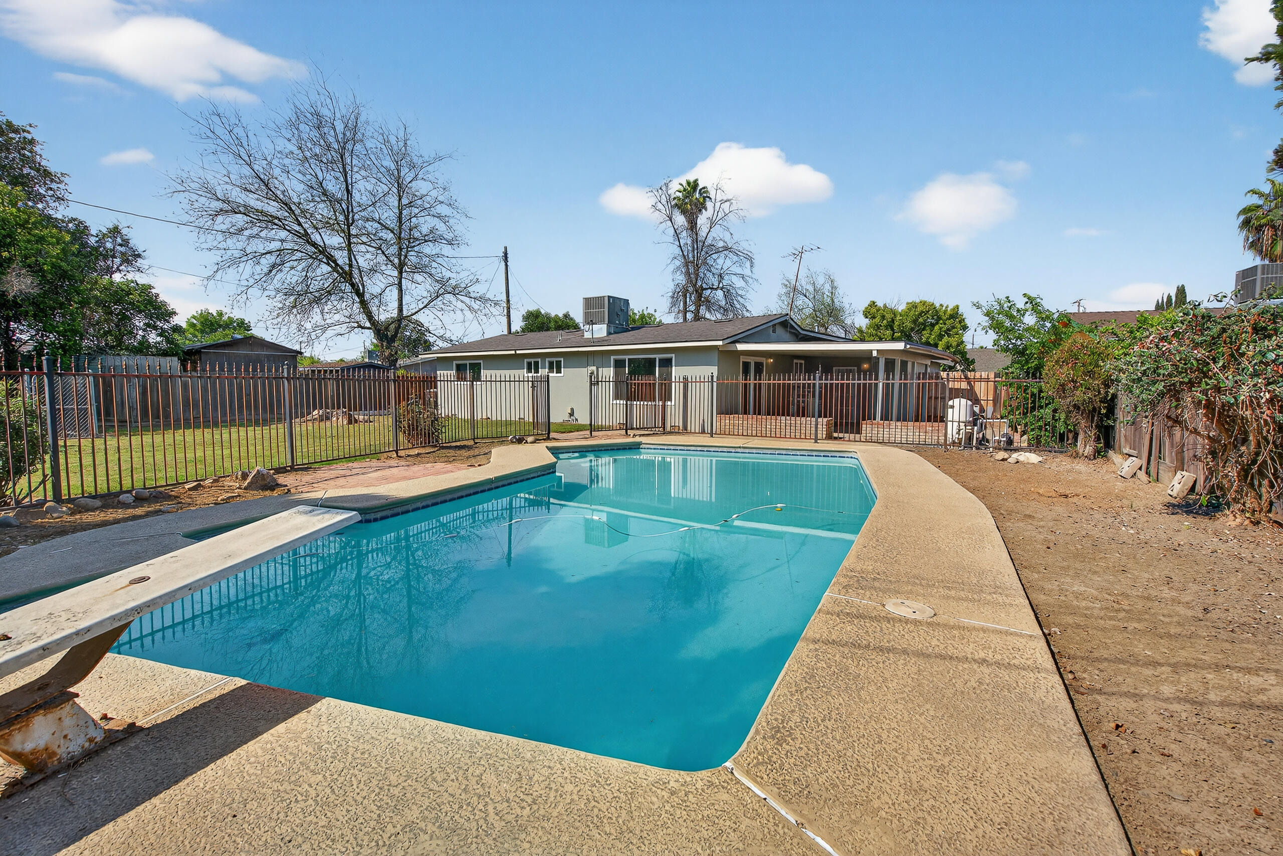 1119 W Dove Dr, Visalia, CA 93291