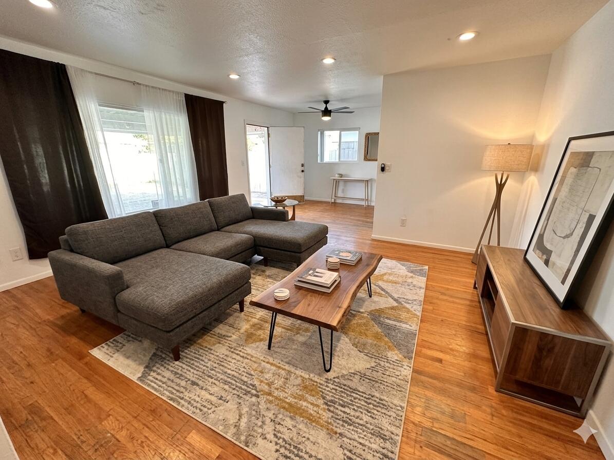 1008 Paloma St, Bakersfield, CA 93304