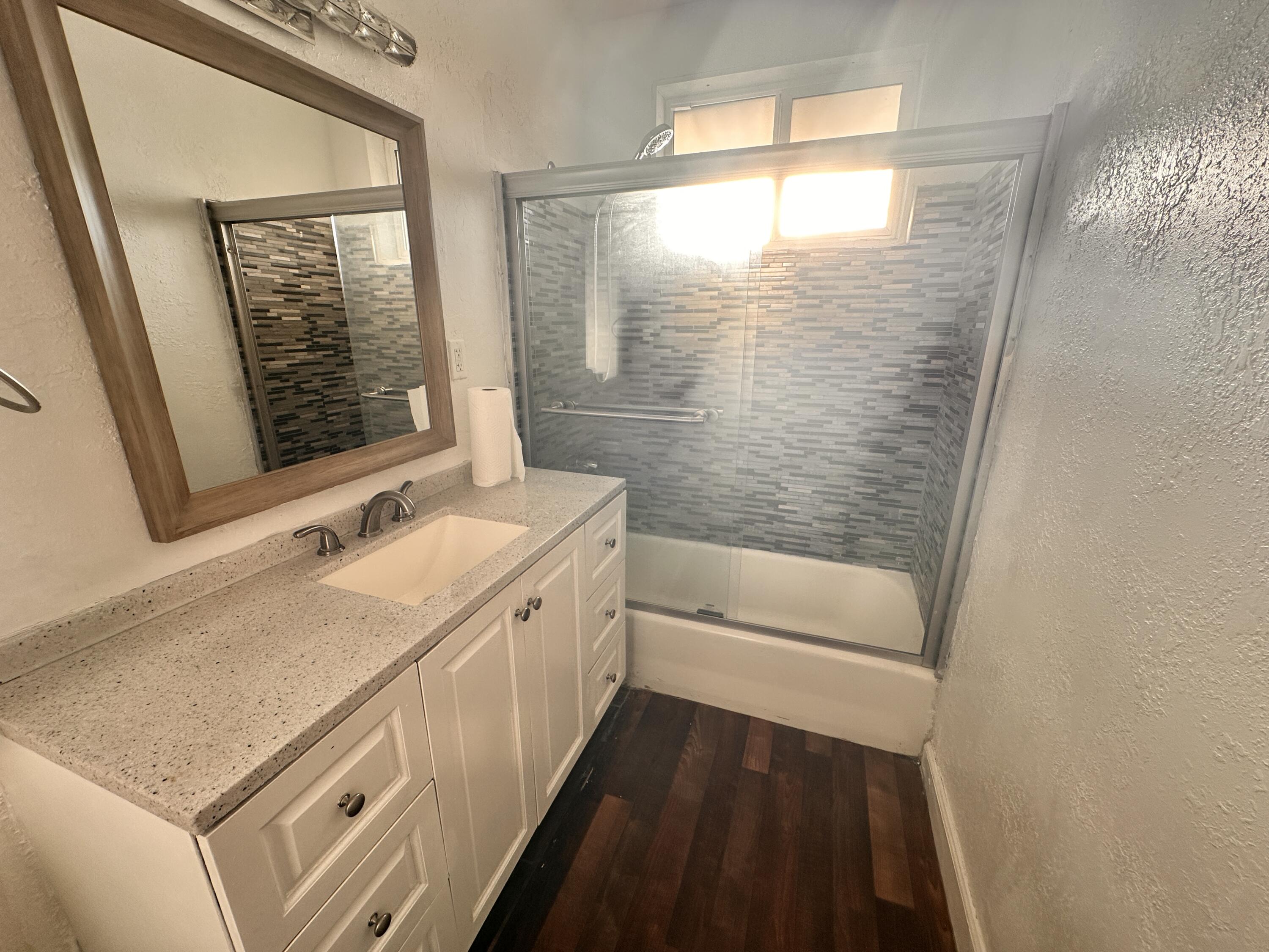 1008 Paloma St, Bakersfield, CA 93304