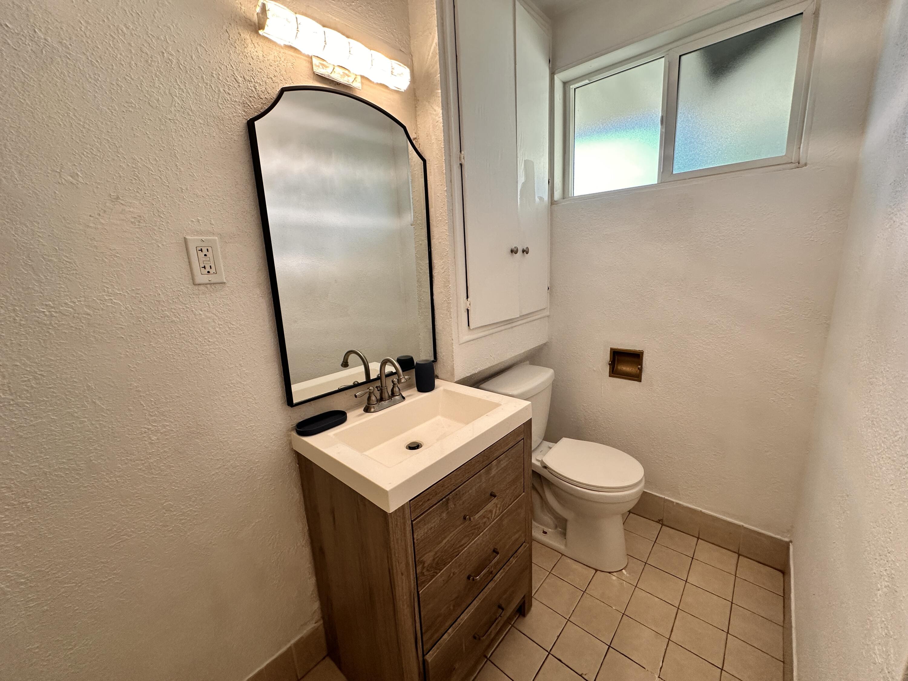 1008 Paloma St, Bakersfield, CA 93304