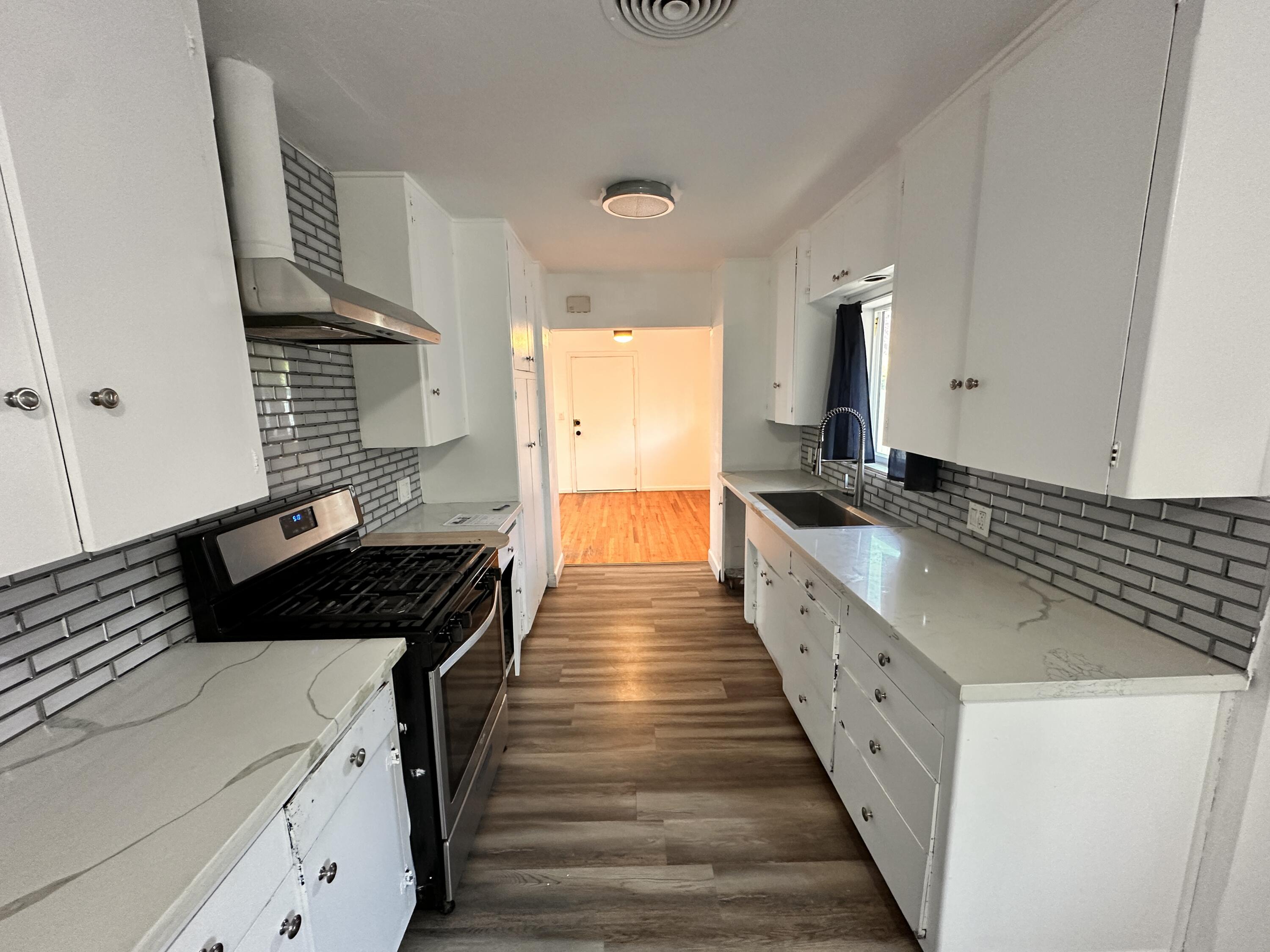 1008 Paloma St, Bakersfield, CA 93304