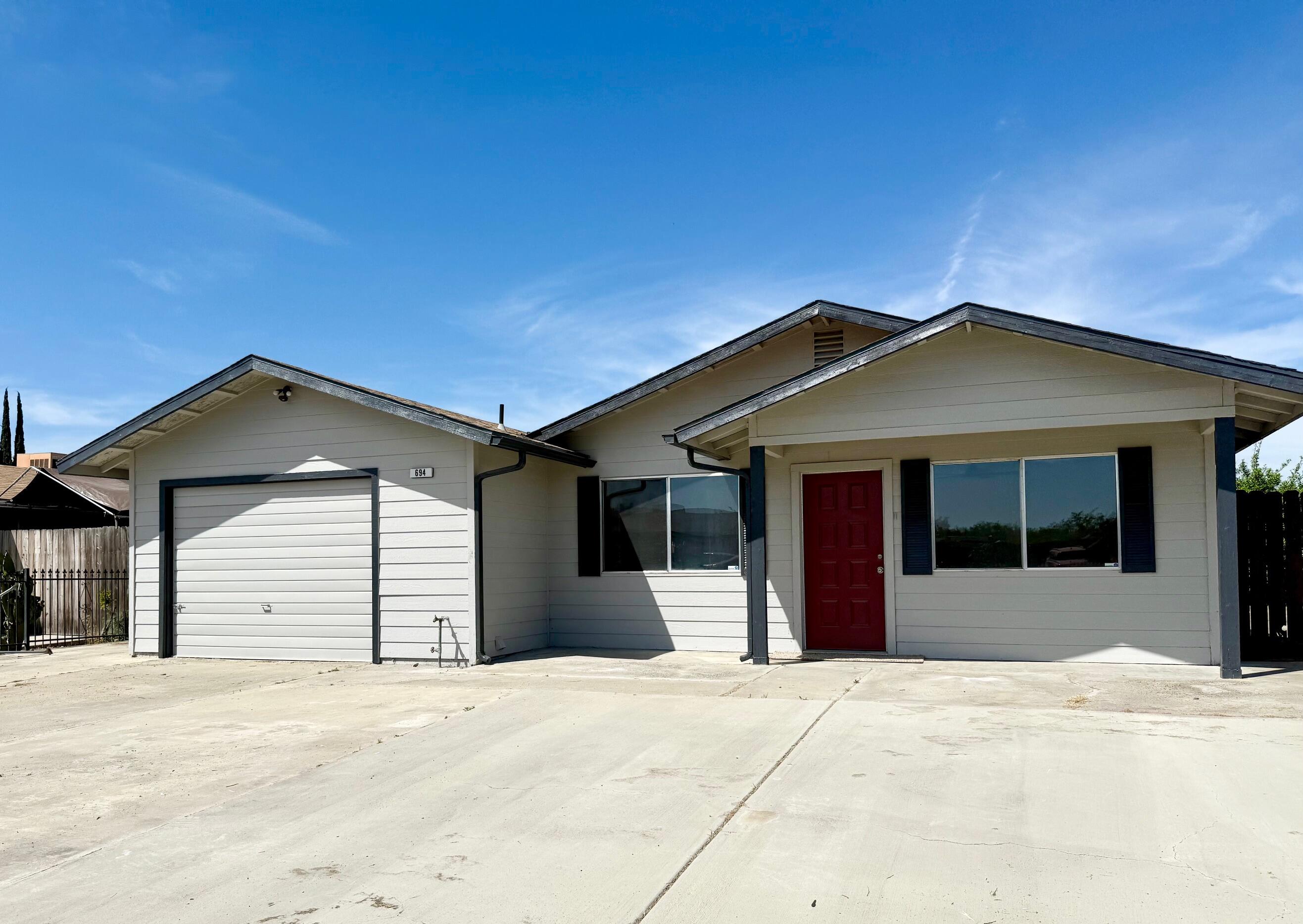 694 W Clay Ave, Earlimart, CA 93219