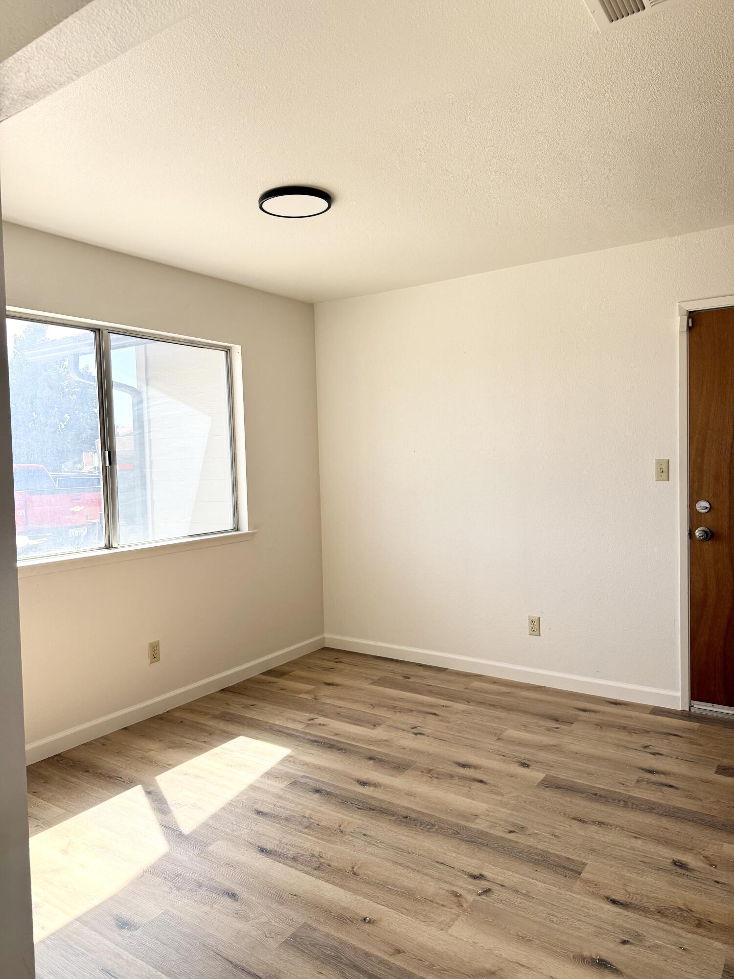 694 W Clay Ave, Earlimart, CA 93219