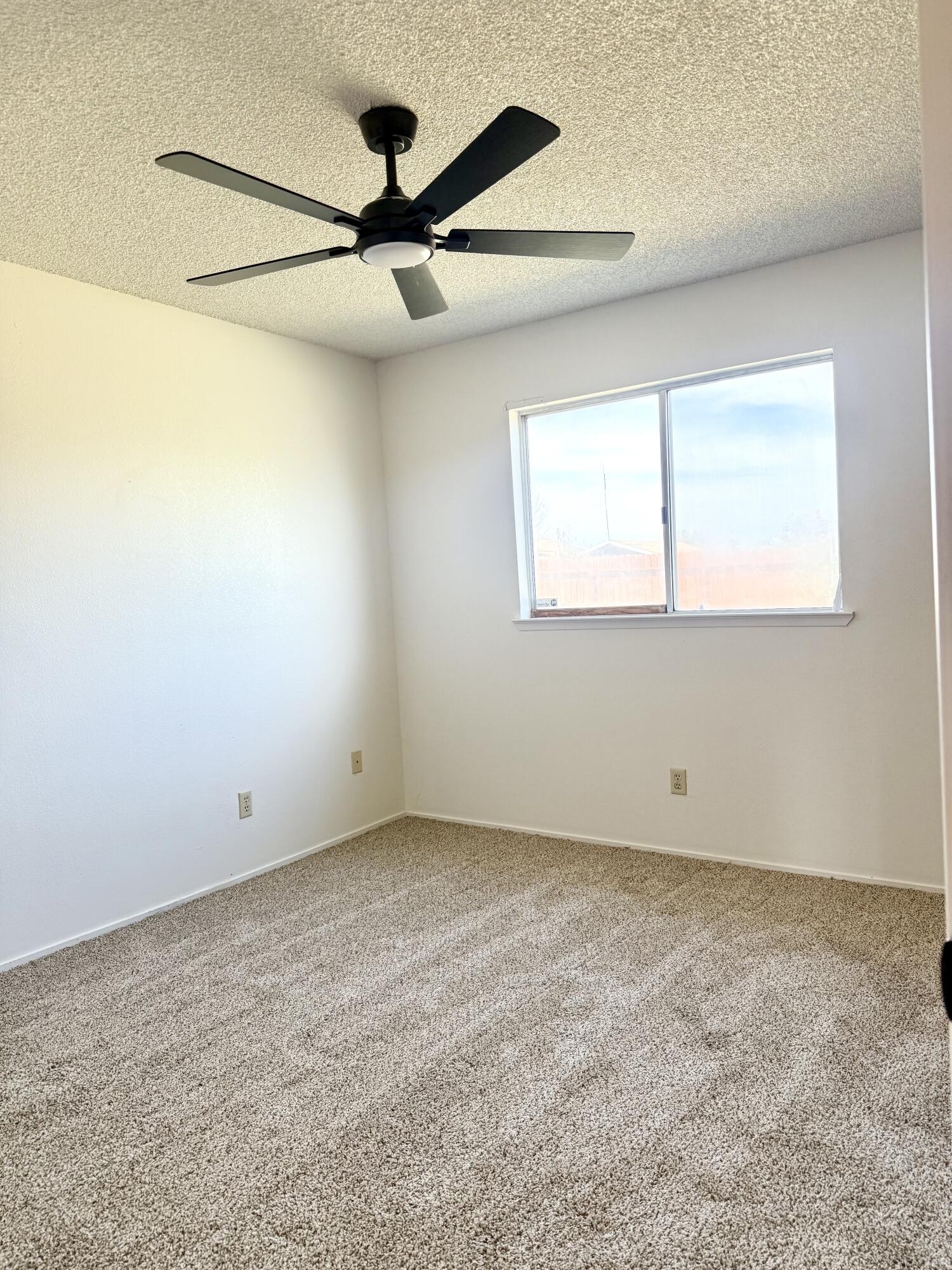 694 W Clay Ave, Earlimart, CA 93219