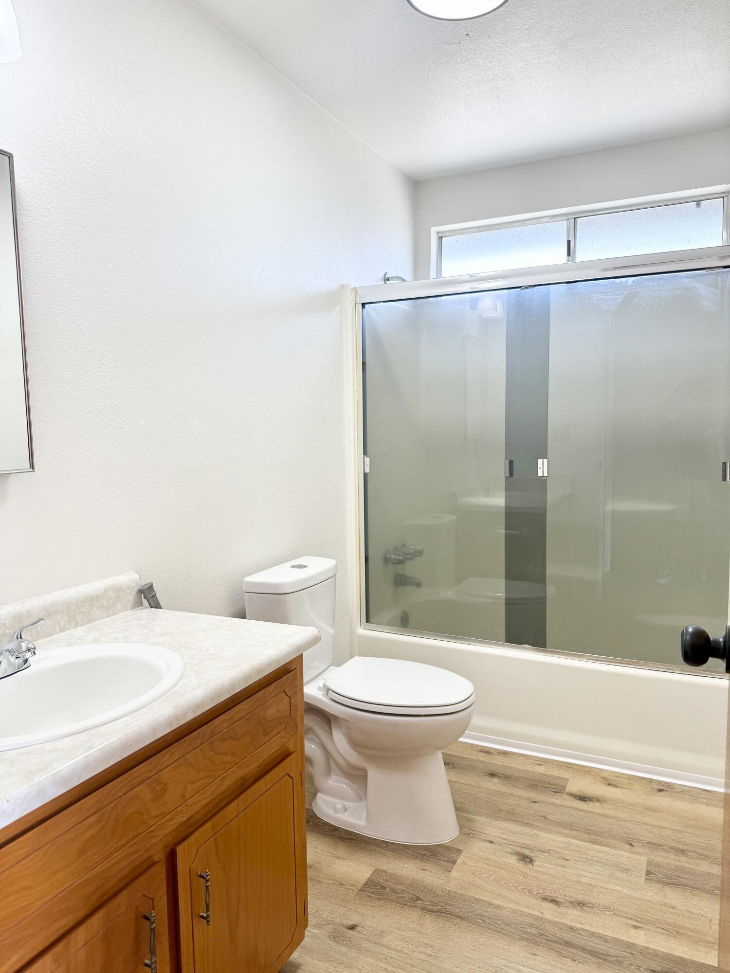 694 W Clay Ave, Earlimart, CA 93219