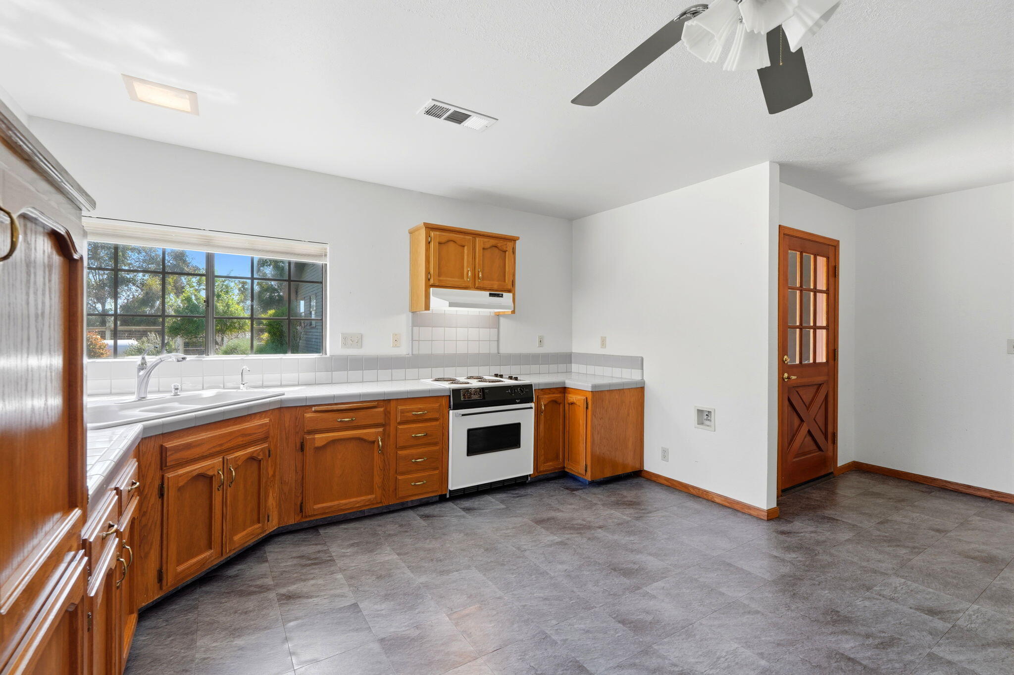 31153 Palm Dr, Exeter, CA 93221