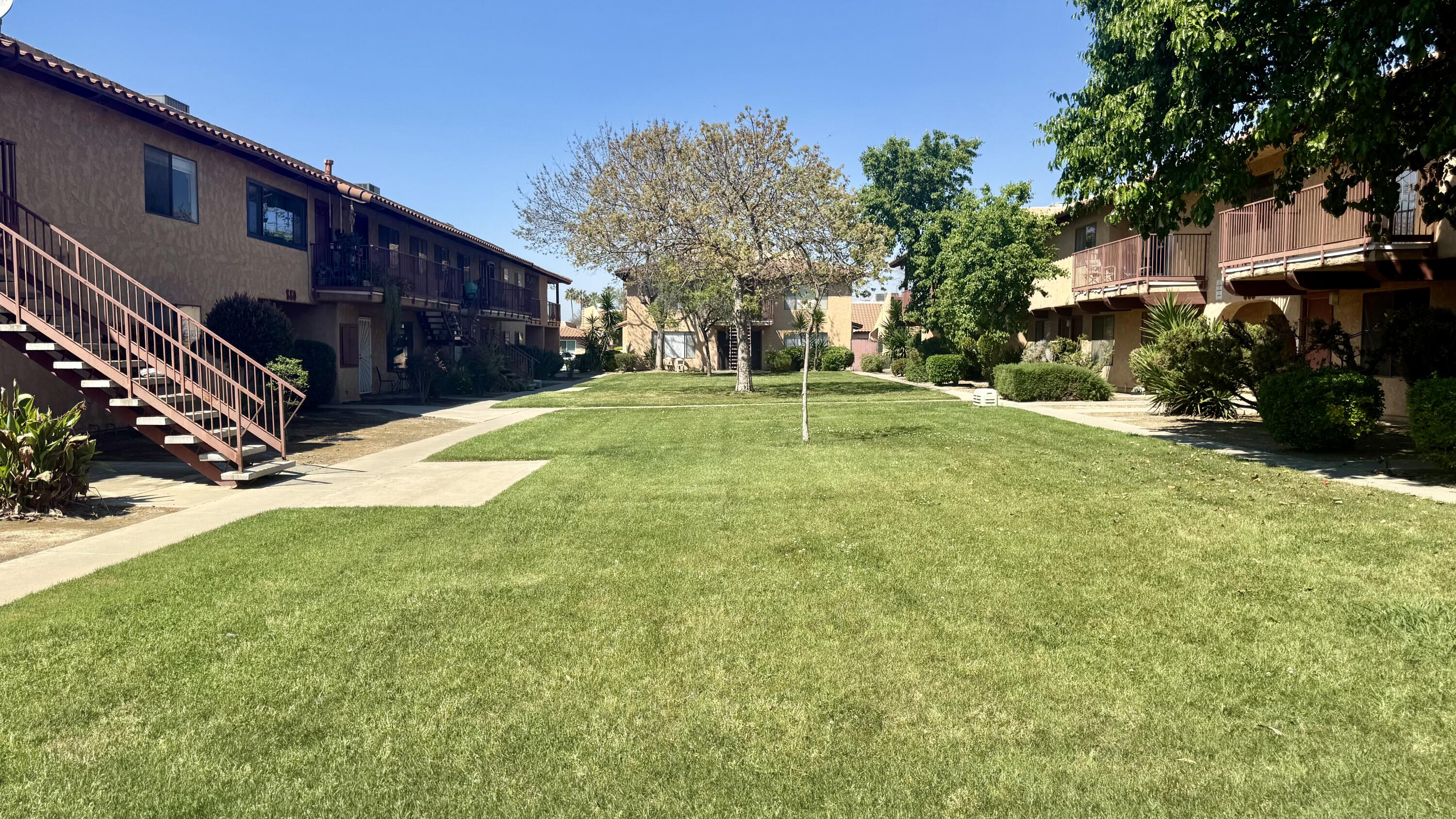 880 Greenfield Ave ##e, Hanford, CA 93230