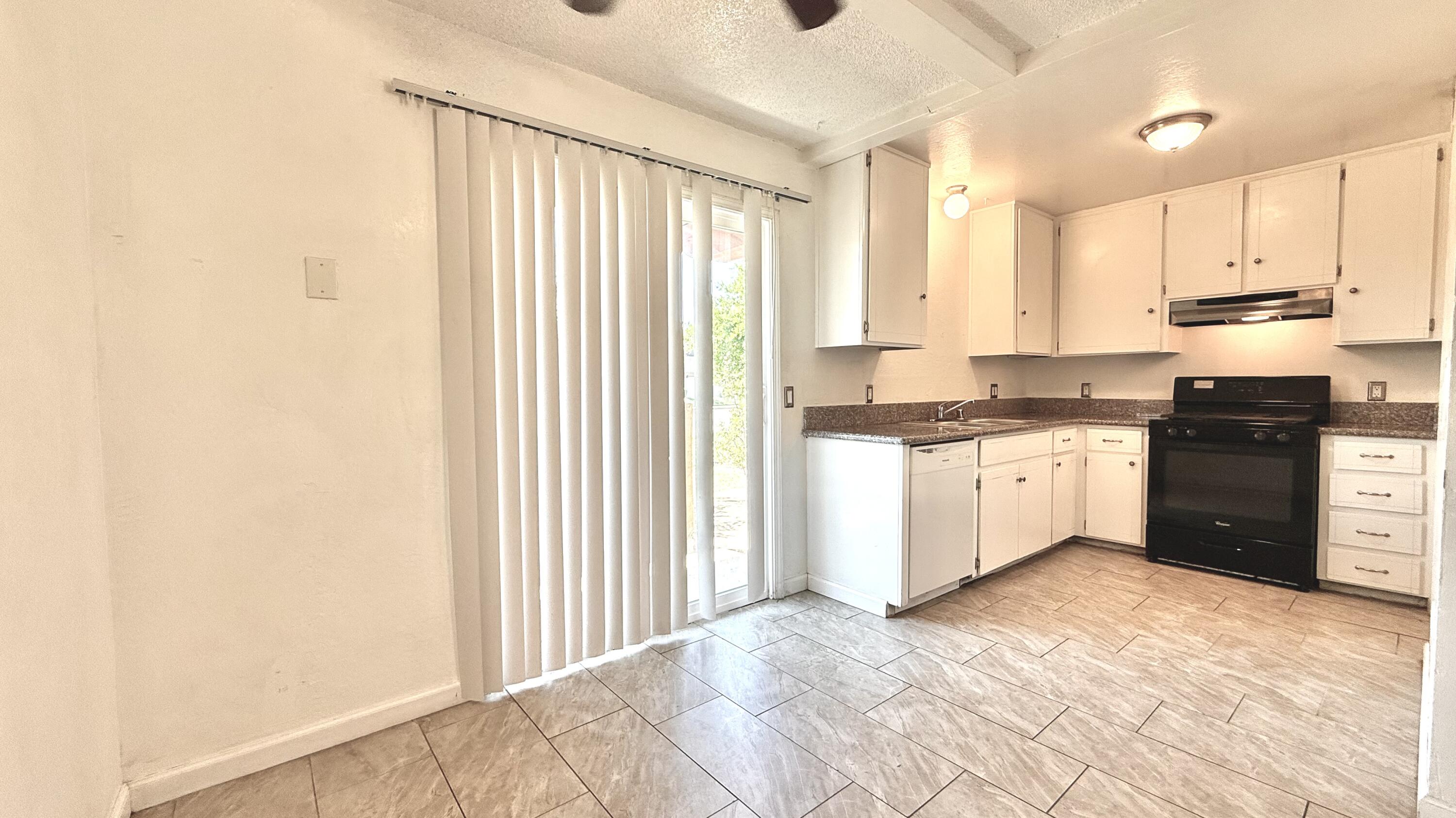 880 Greenfield Ave ##e, Hanford, CA 93230