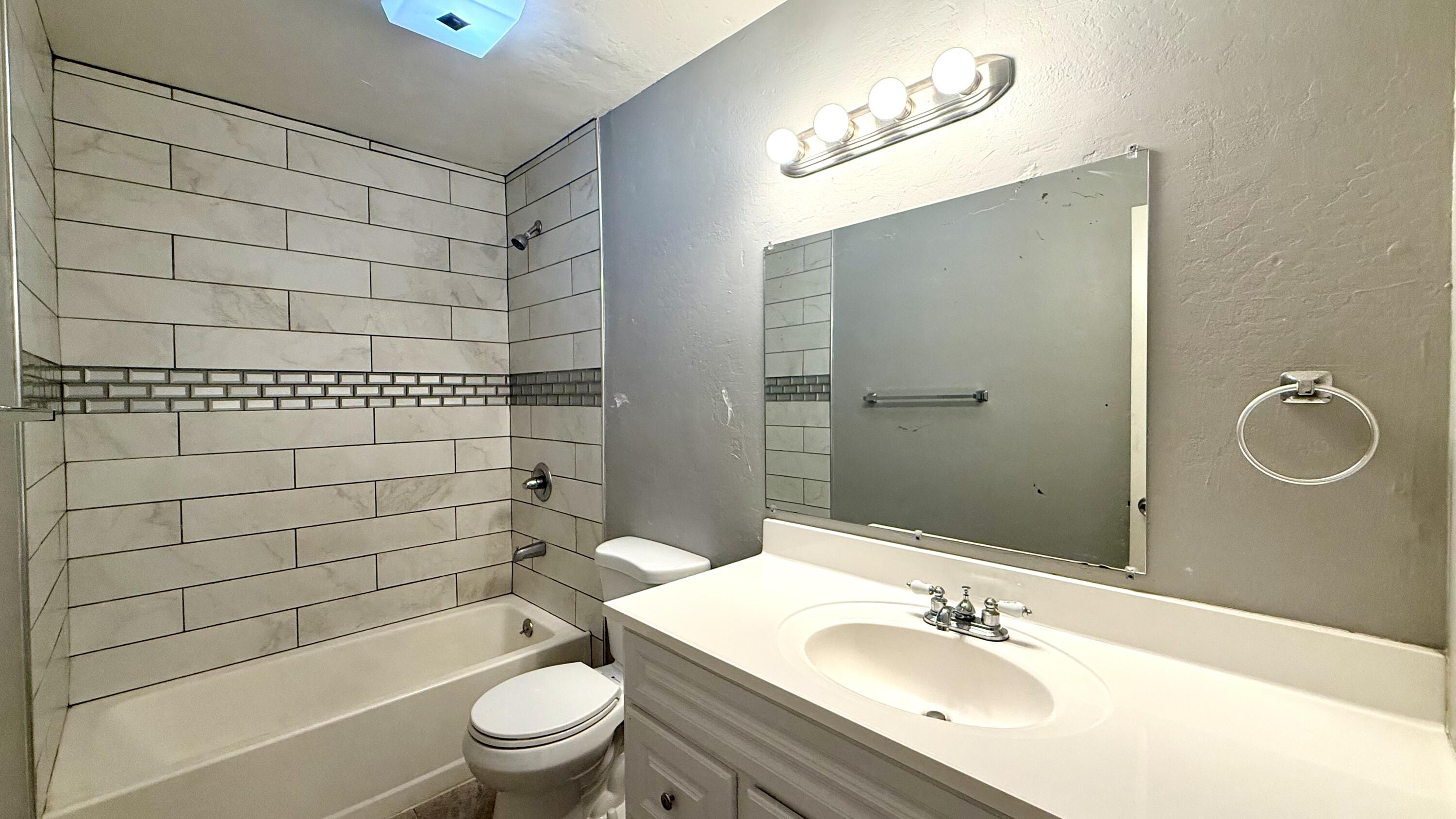 880 Greenfield Ave ##e, Hanford, CA 93230