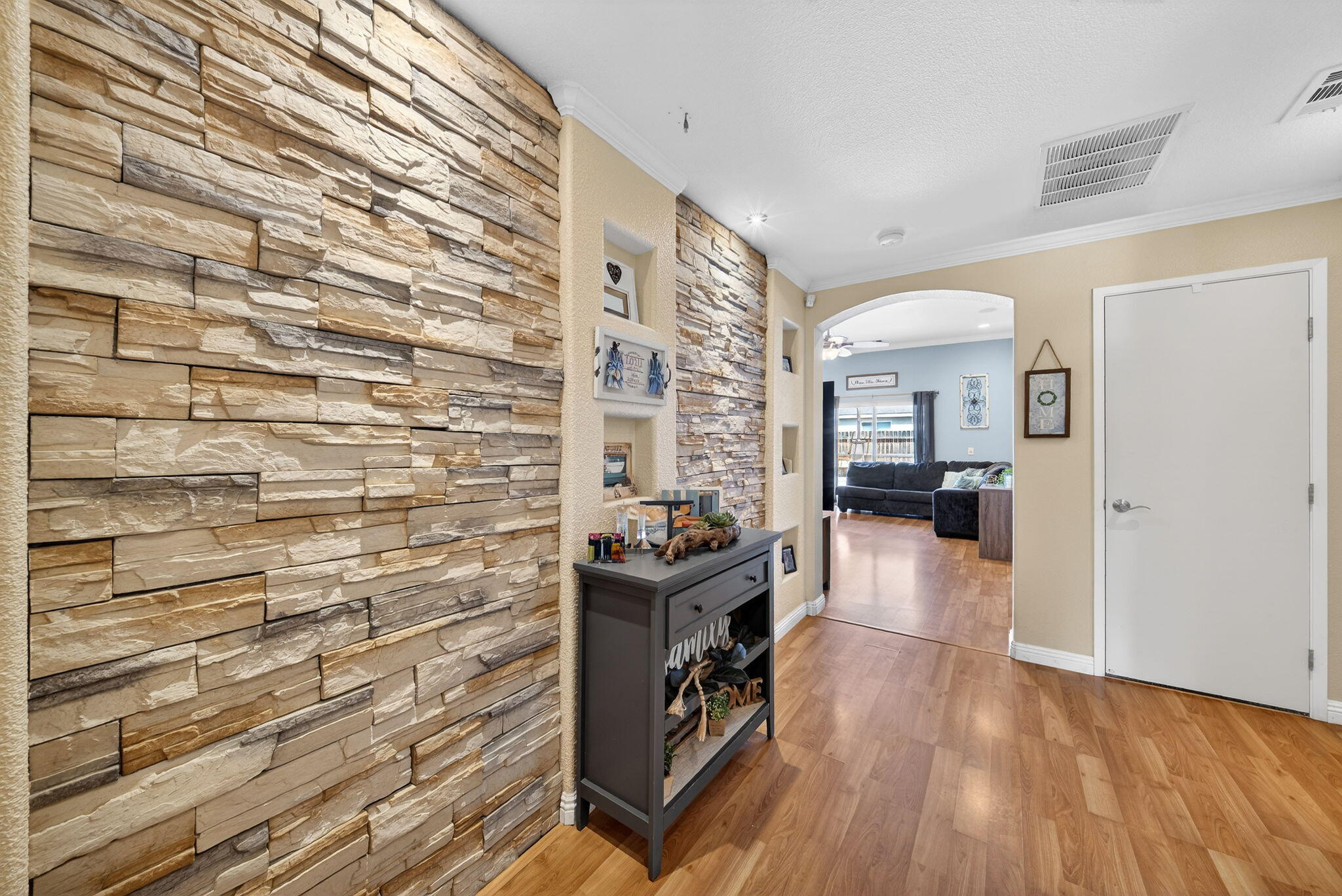 916 W Jordon St, Porterville, CA 93257