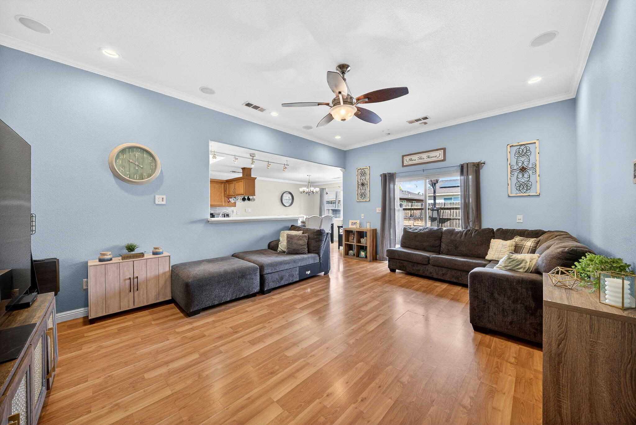 916 W Jordon St, Porterville, CA 93257