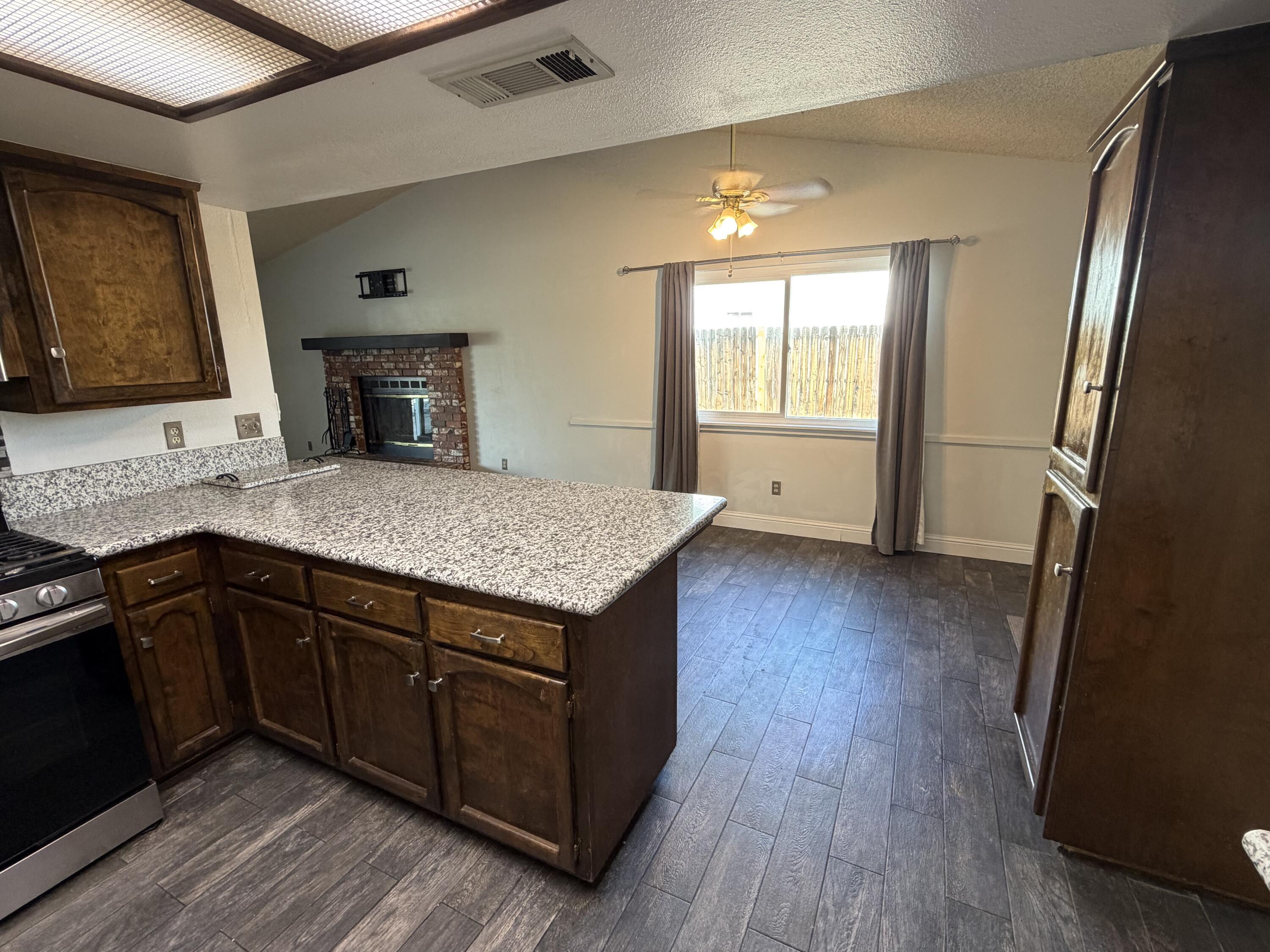 1150 E E Ben Franklin Ave, Tulare, CA 93274