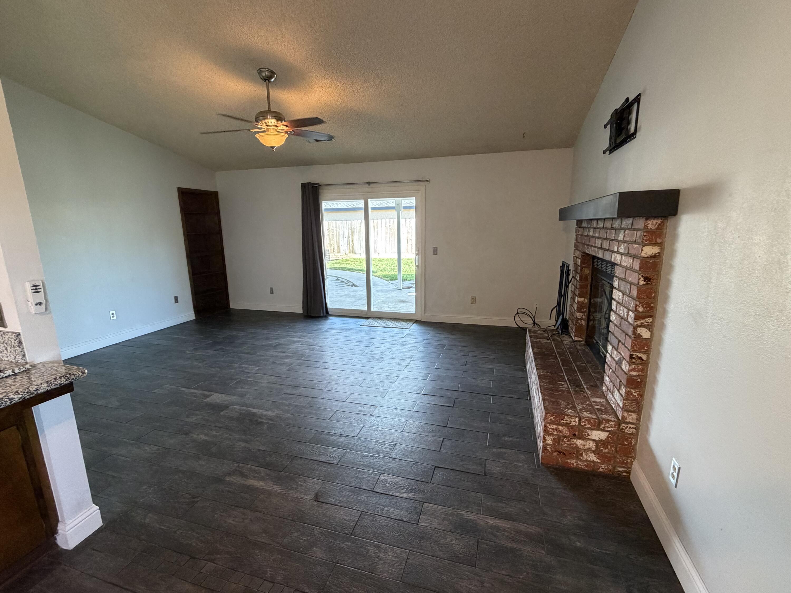 1150 E E Ben Franklin Ave, Tulare, CA 93274