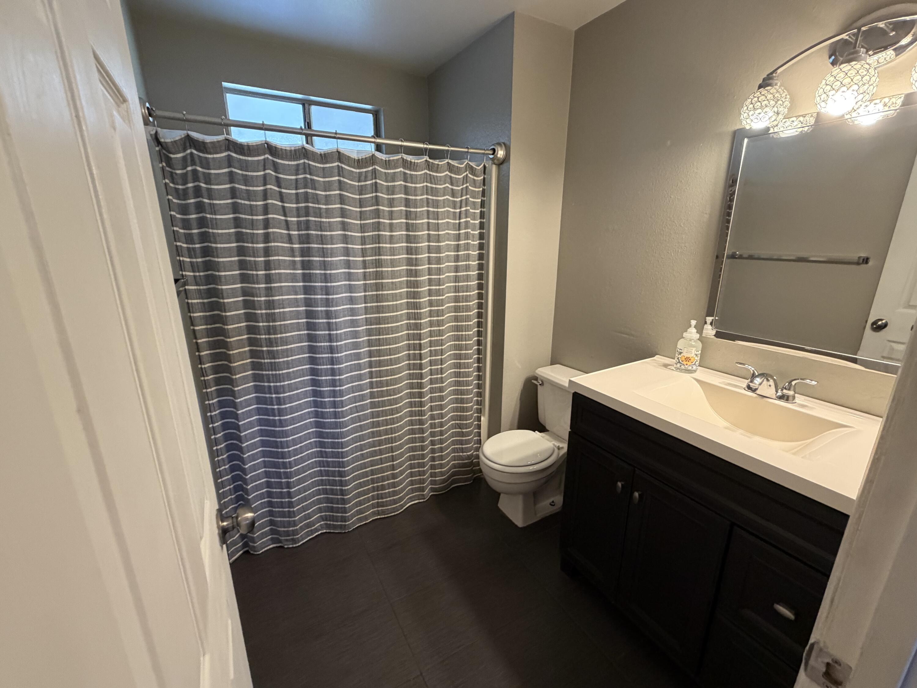 1150 E E Ben Franklin Ave, Tulare, CA 93274