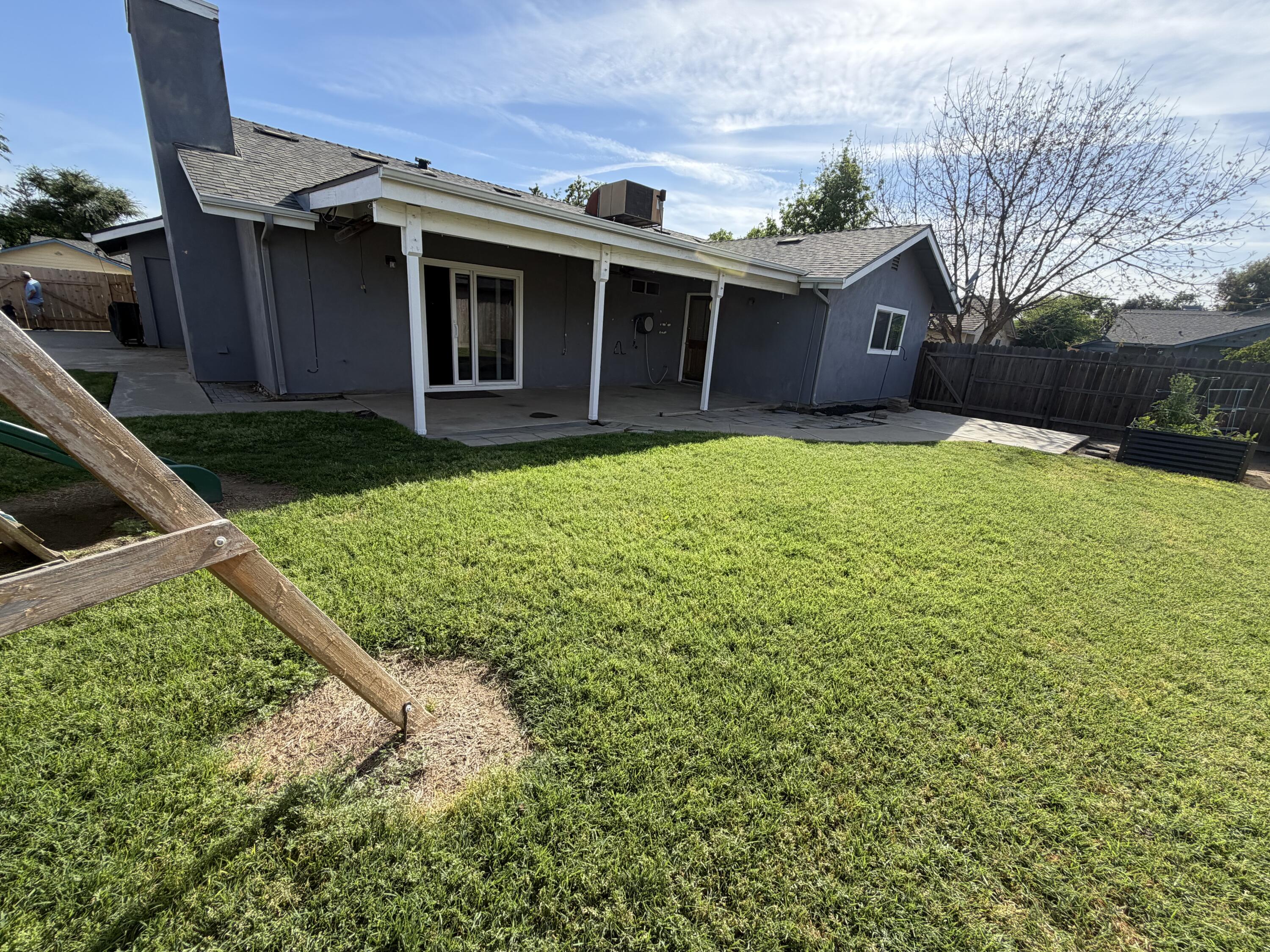 1150 E E Ben Franklin Ave, Tulare, CA 93274