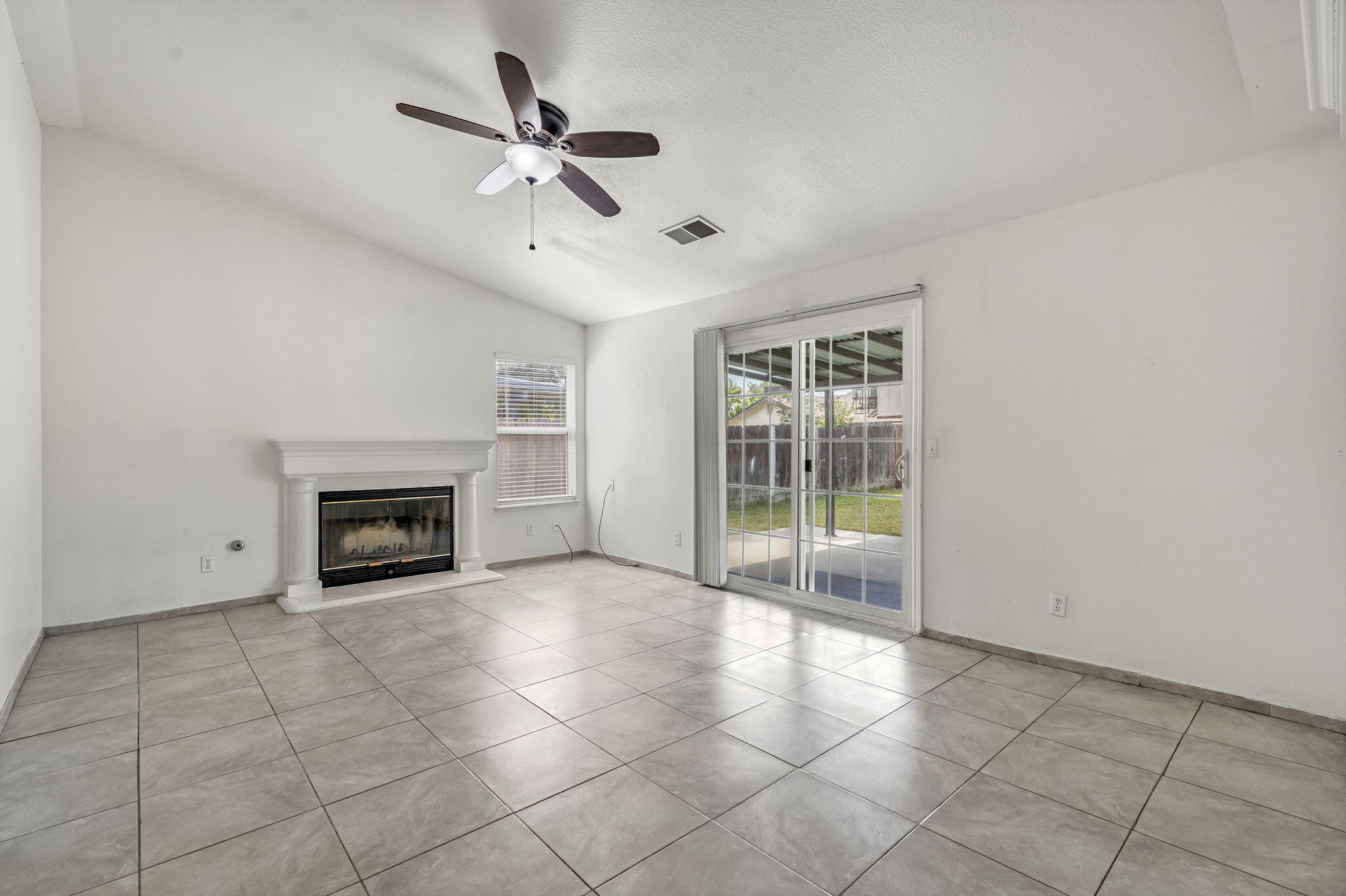 1176 Seneca Dr, Madera, CA 93637