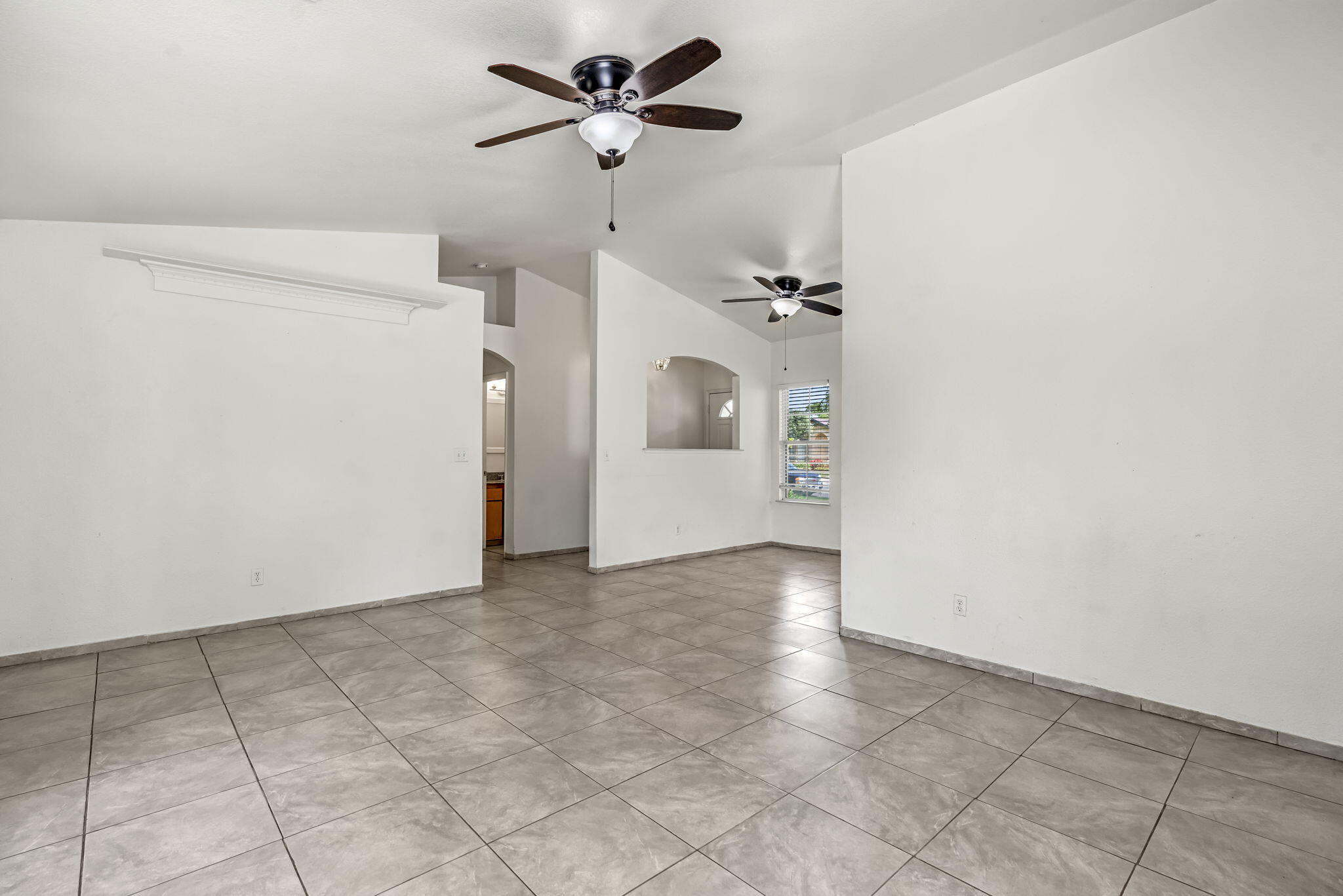 1176 Seneca Dr, Madera, CA 93637