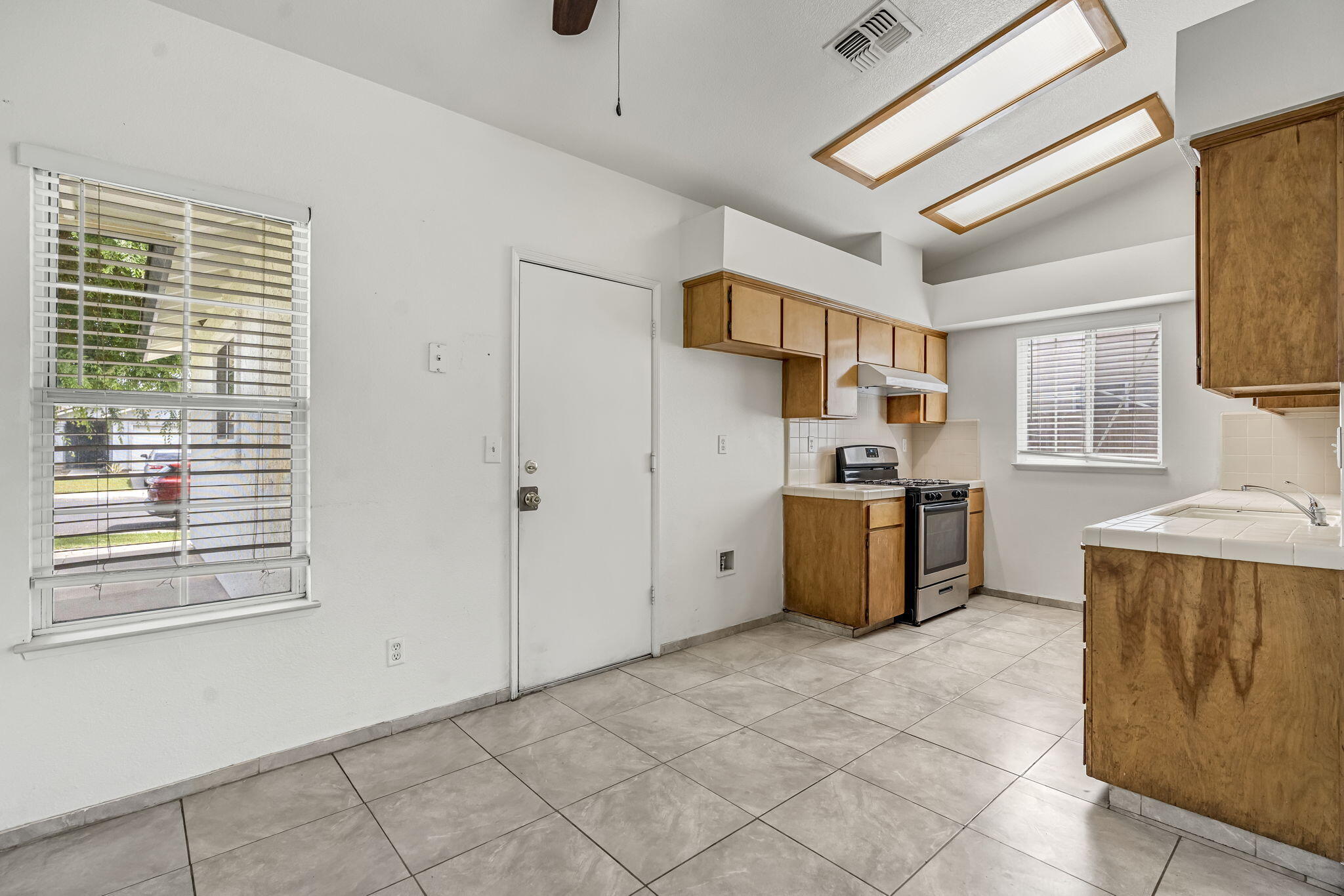 1176 Seneca Dr, Madera, CA 93637