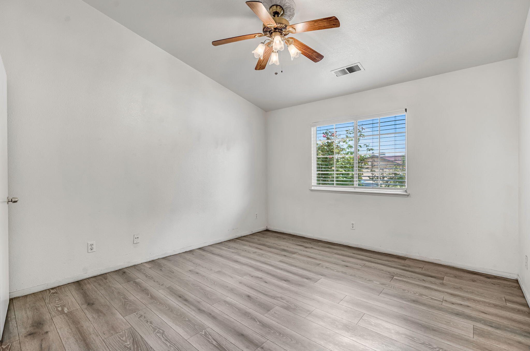 1176 Seneca Dr, Madera, CA 93637