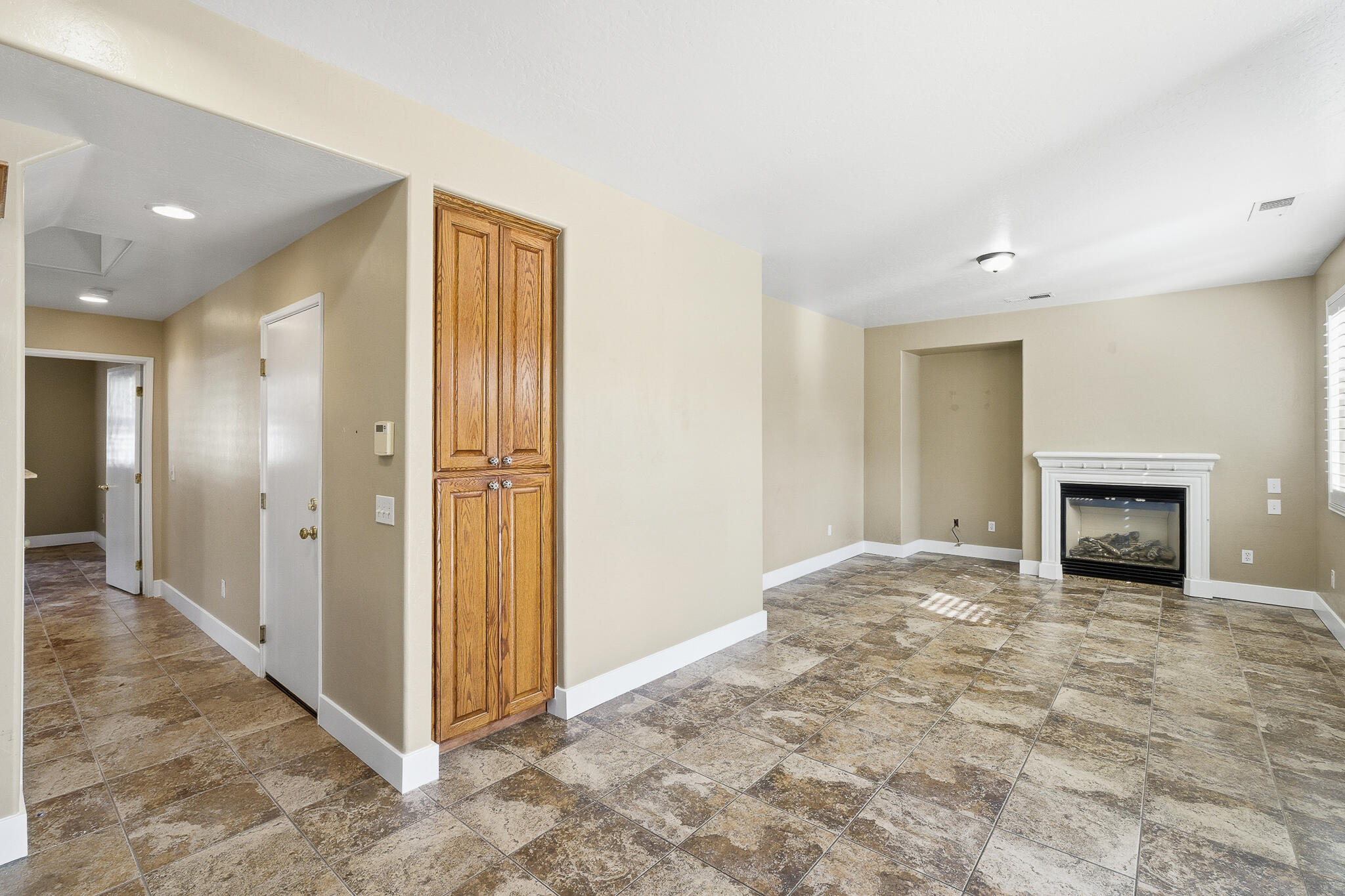 6229 W Ceres, Visalia, CA 93291