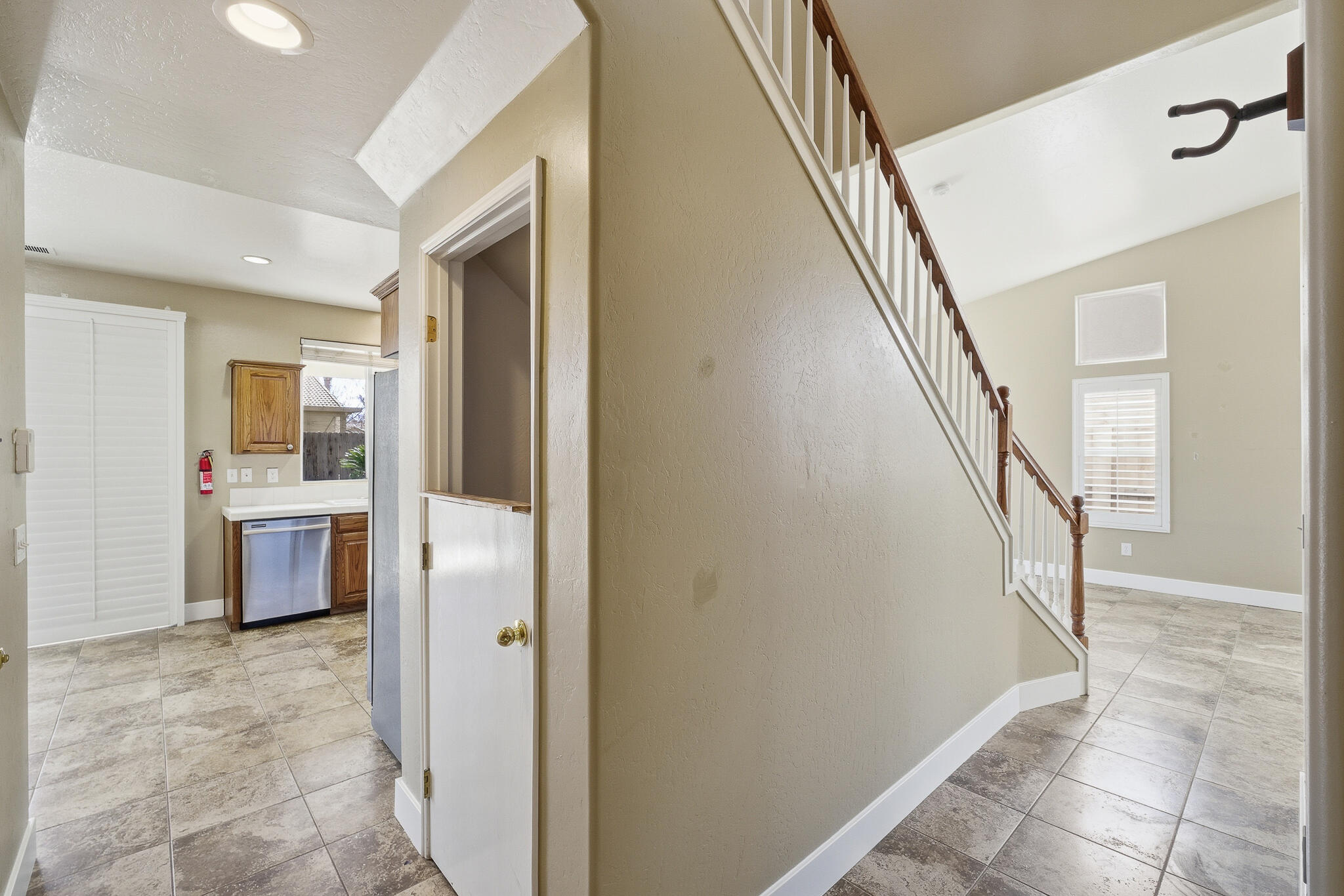 6229 W Ceres, Visalia, CA 93291