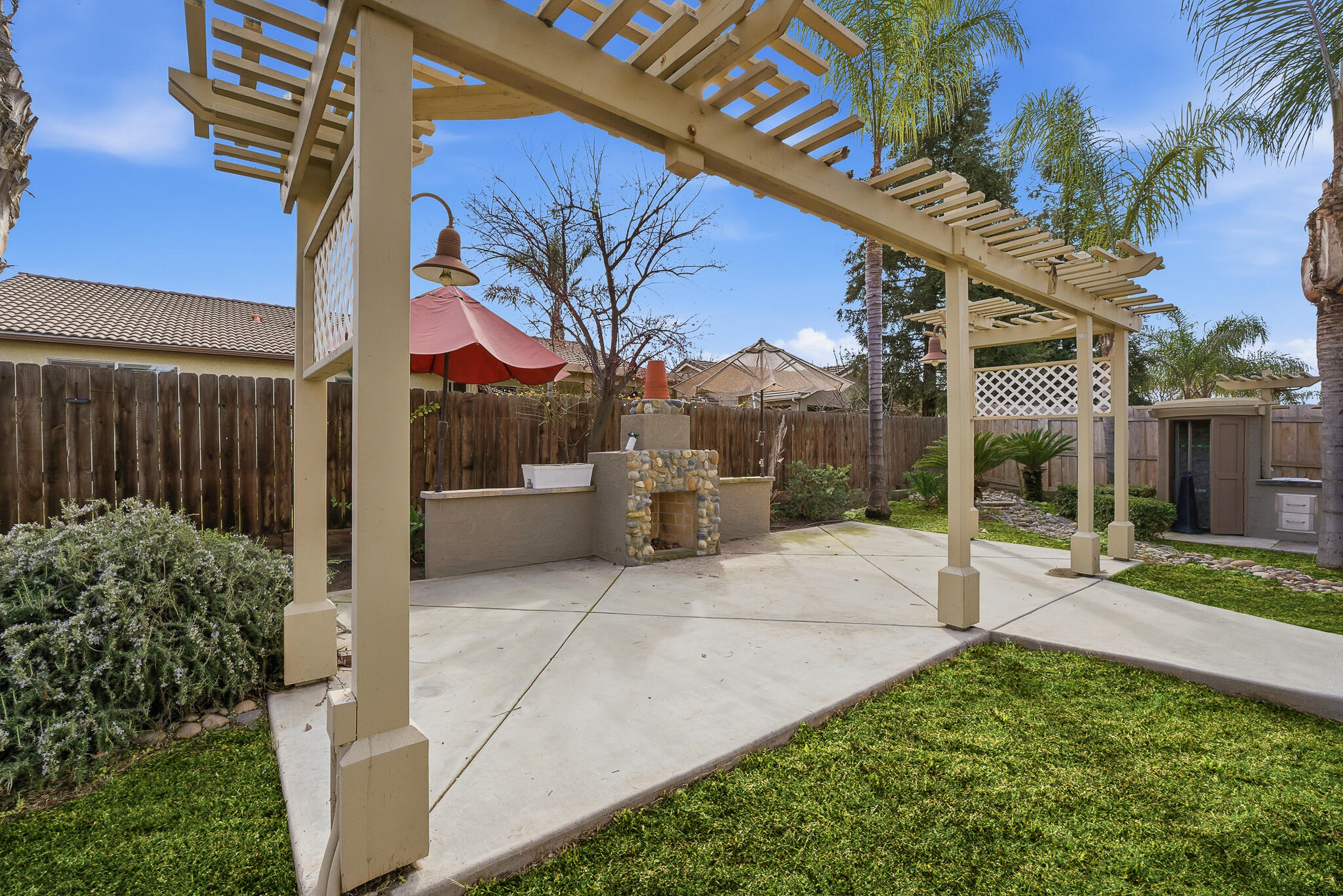 6229 W Ceres, Visalia, CA 93291