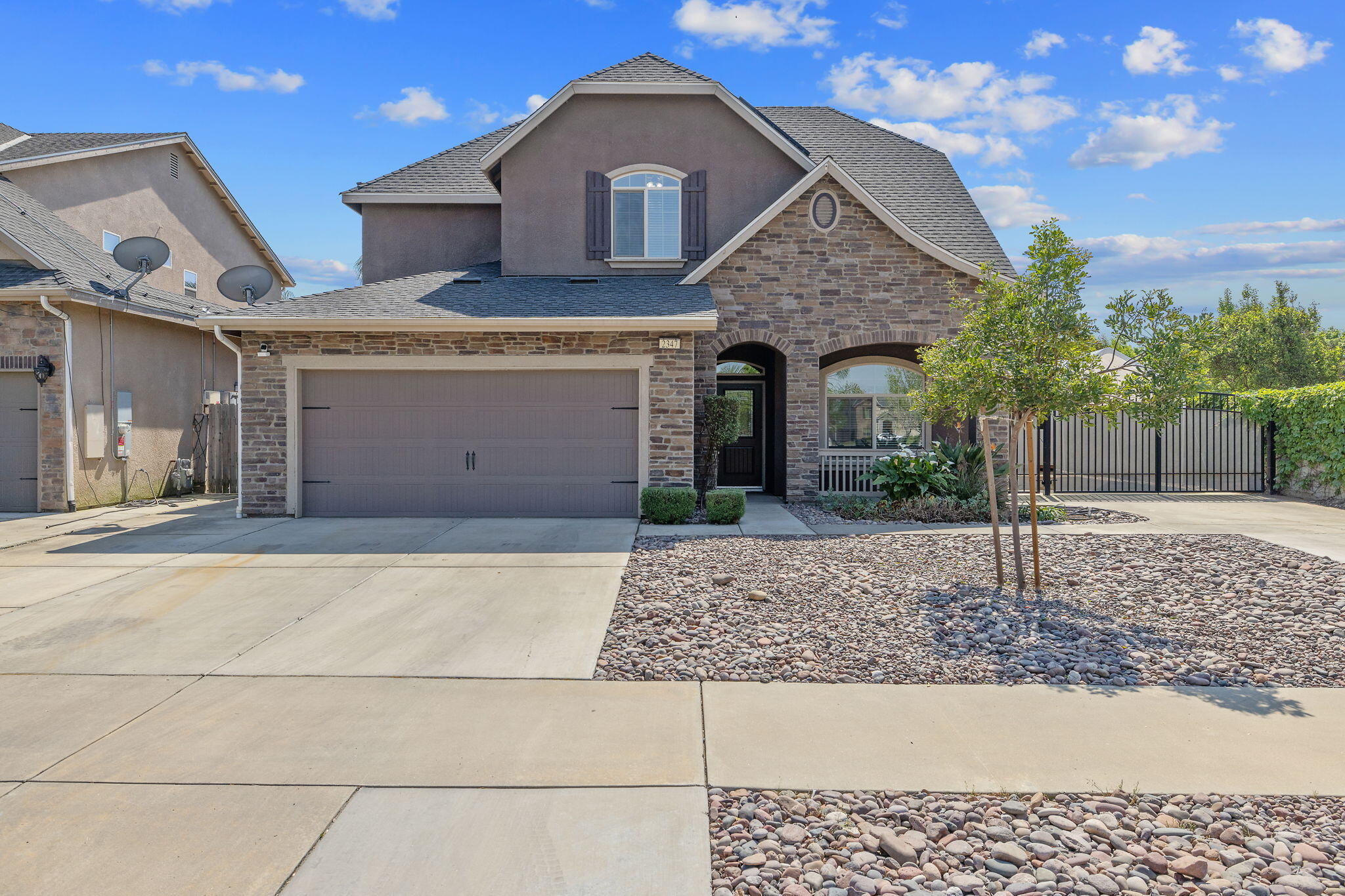 2347 W Babcock Ave, Visalia, CA 93291