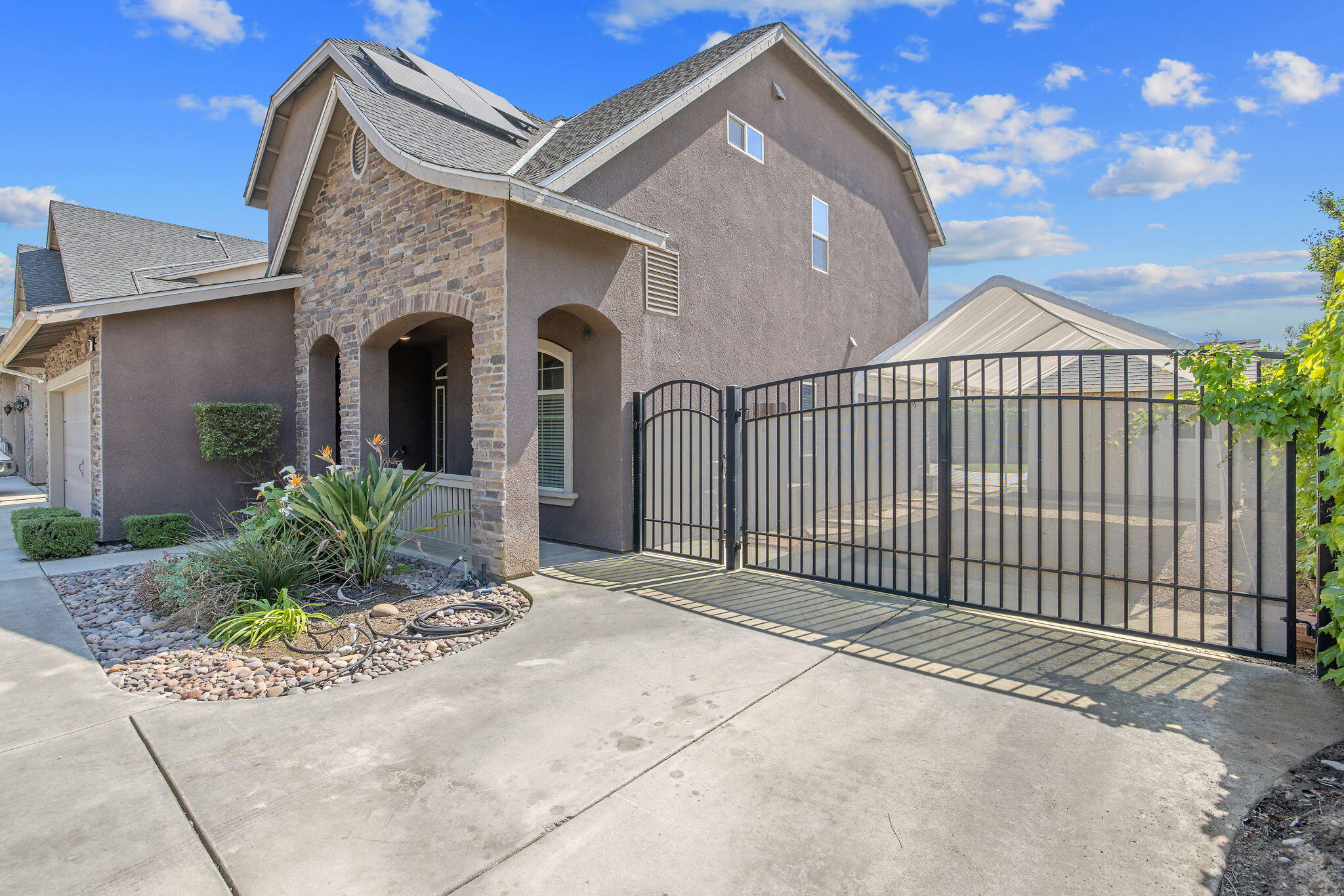 2347 W Babcock Ave, Visalia, CA 93291