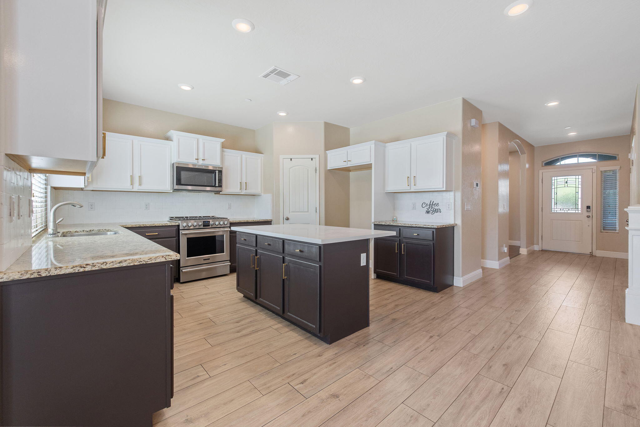 2347 W Babcock Ave, Visalia, CA 93291