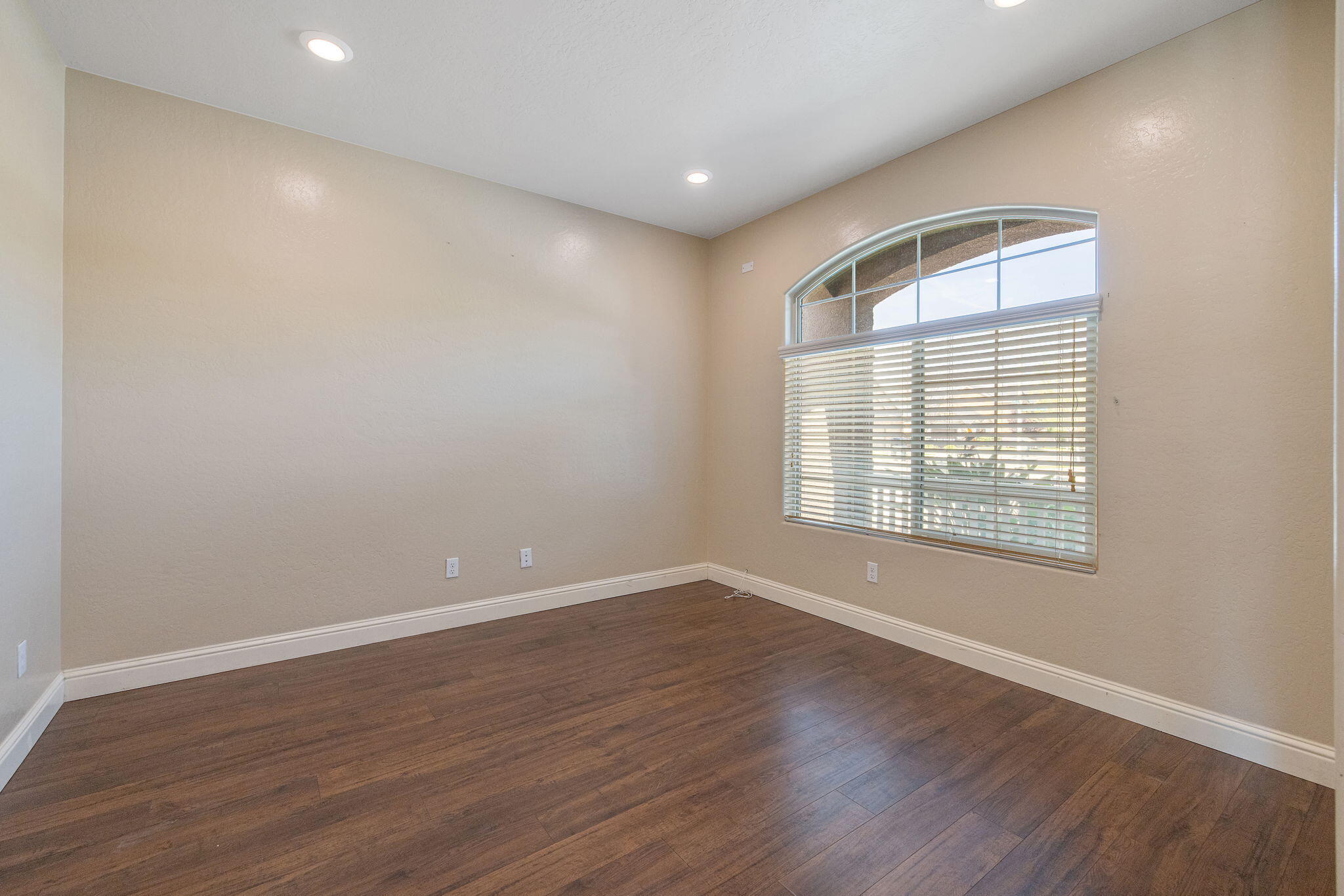 2347 W Babcock Ave, Visalia, CA 93291