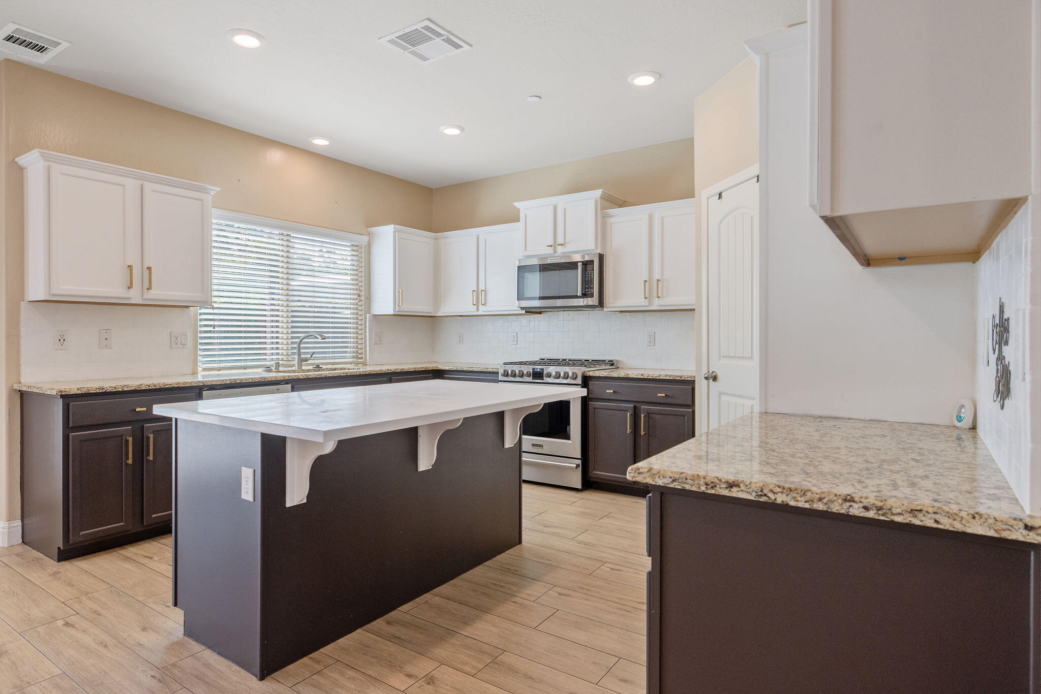 2347 W Babcock Ave, Visalia, CA 93291