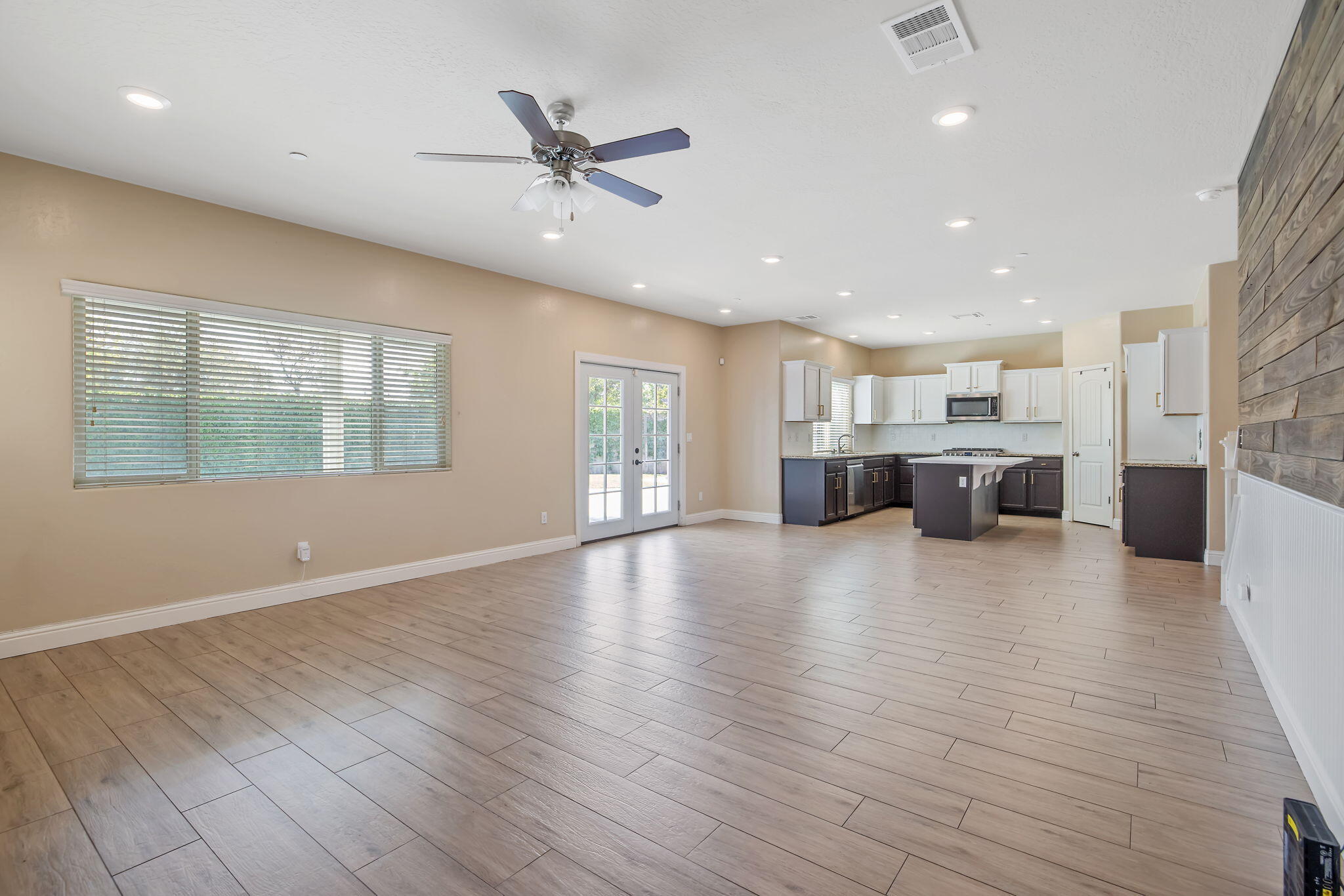 2347 W Babcock Ave, Visalia, CA 93291