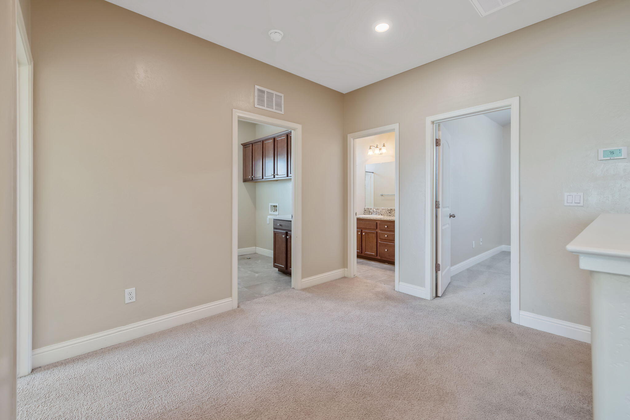 2347 W Babcock Ave, Visalia, CA 93291