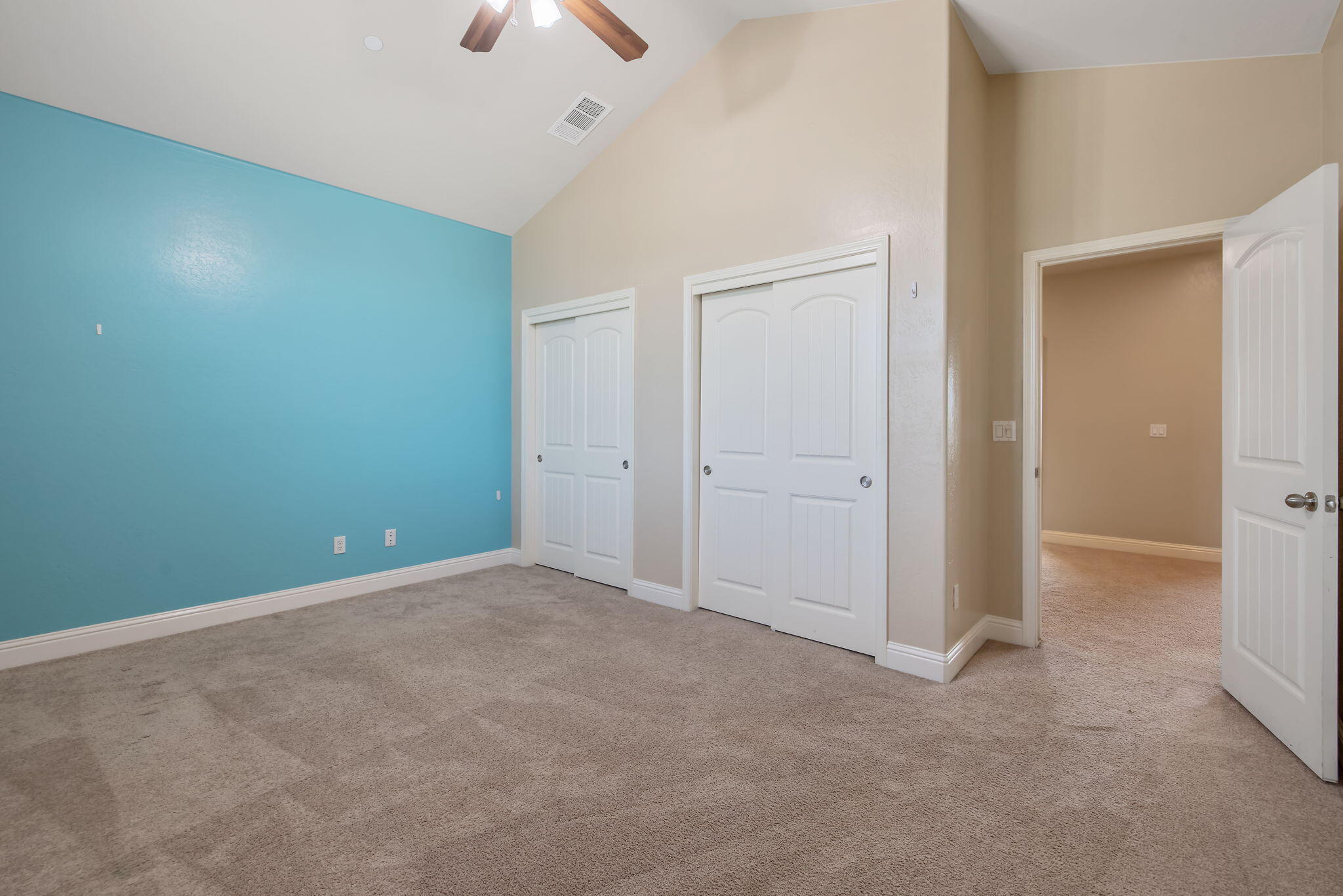 2347 W Babcock Ave, Visalia, CA 93291