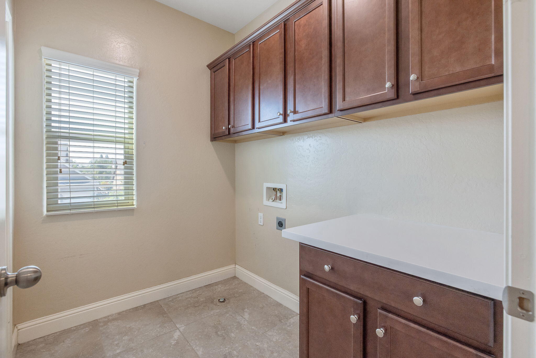 2347 W Babcock Ave, Visalia, CA 93291