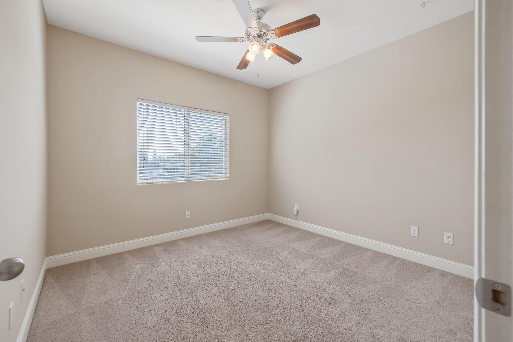 2347 W Babcock Ave, Visalia, CA 93291