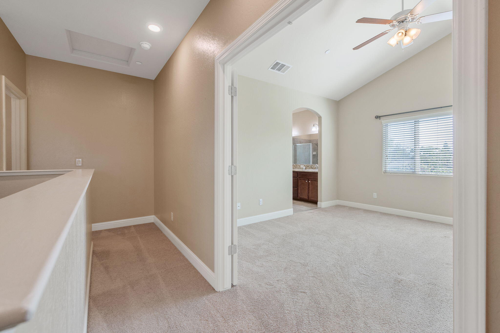 2347 W Babcock Ave, Visalia, CA 93291