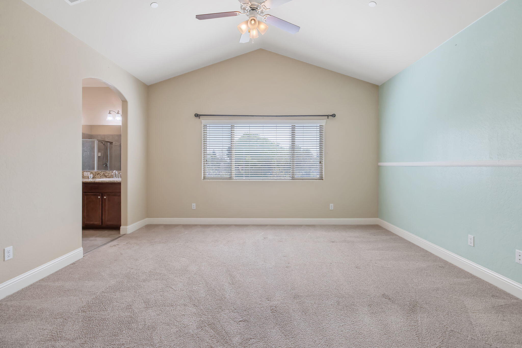 2347 W Babcock Ave, Visalia, CA 93291