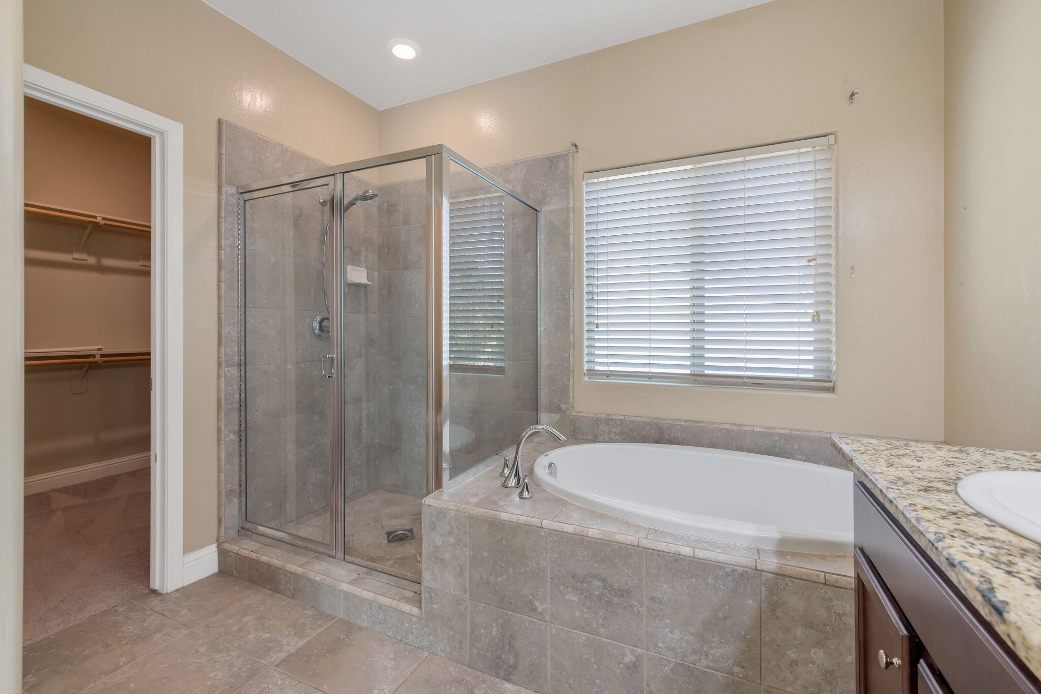 2347 W Babcock Ave, Visalia, CA 93291