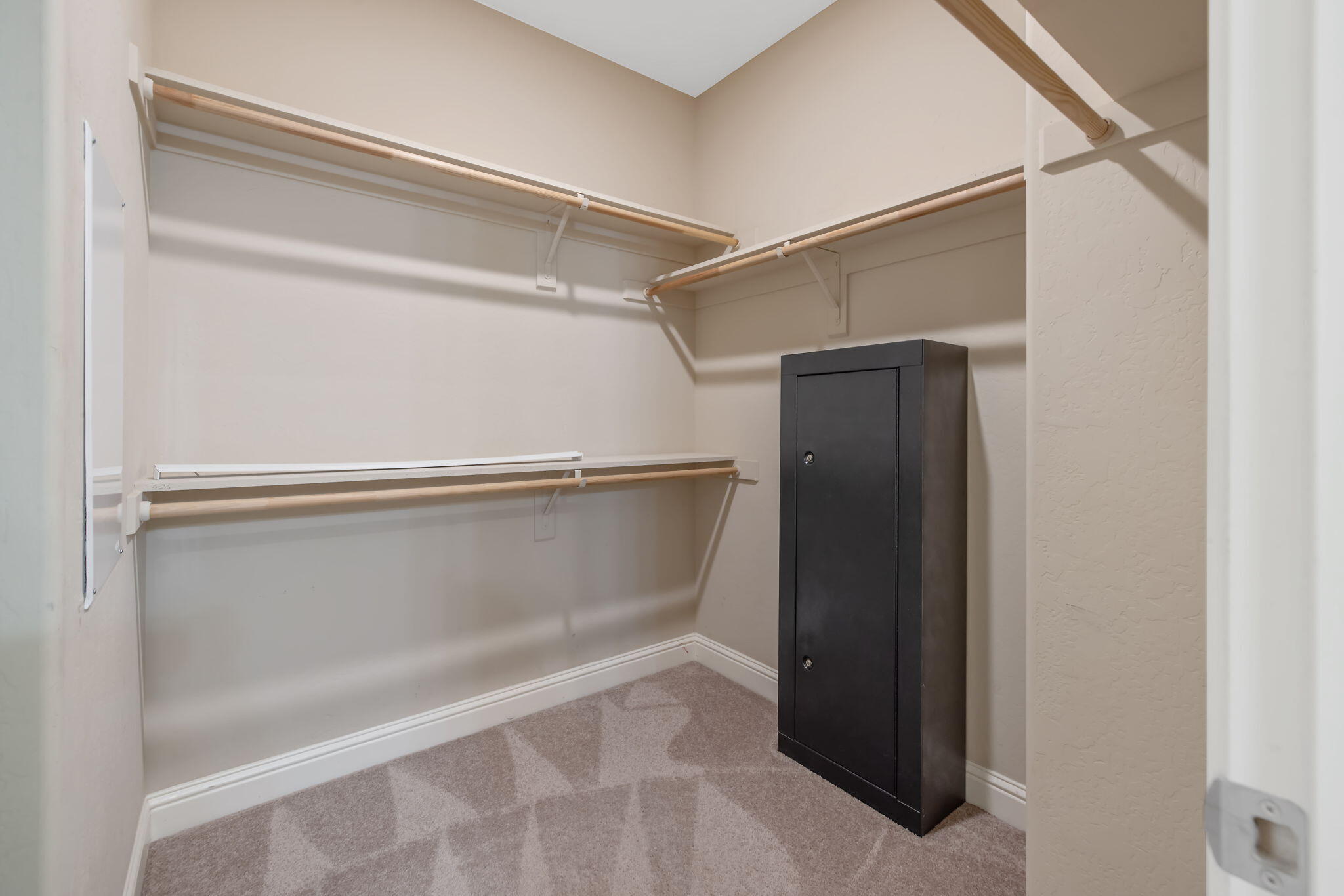 2347 W Babcock Ave, Visalia, CA 93291