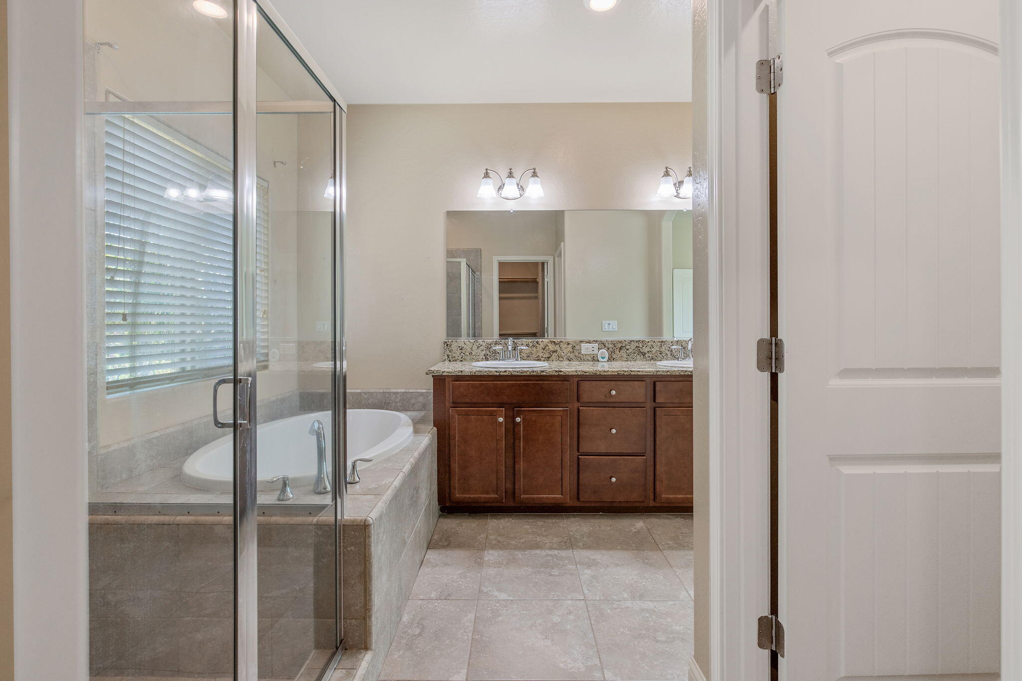 2347 W Babcock Ave, Visalia, CA 93291