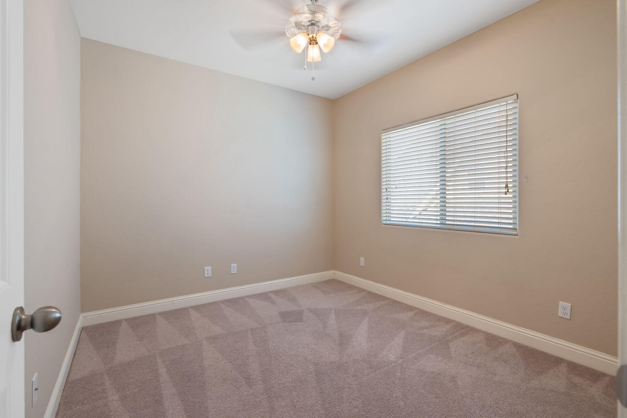 2347 W Babcock Ave, Visalia, CA 93291