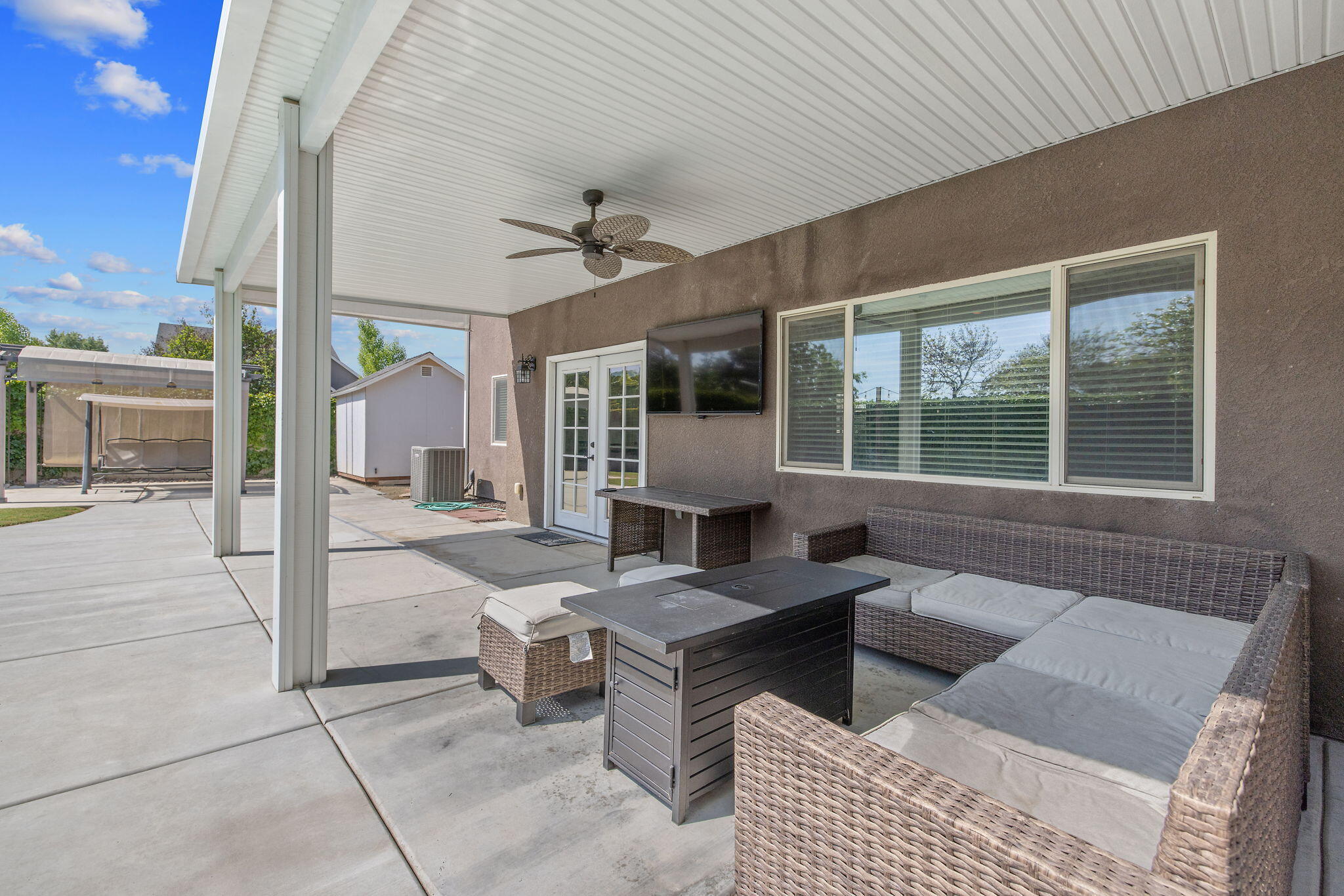 2347 W Babcock Ave, Visalia, CA 93291