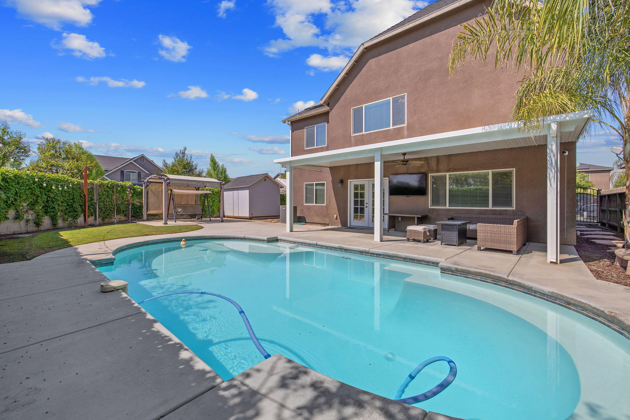 2347 W Babcock Ave, Visalia, CA 93291