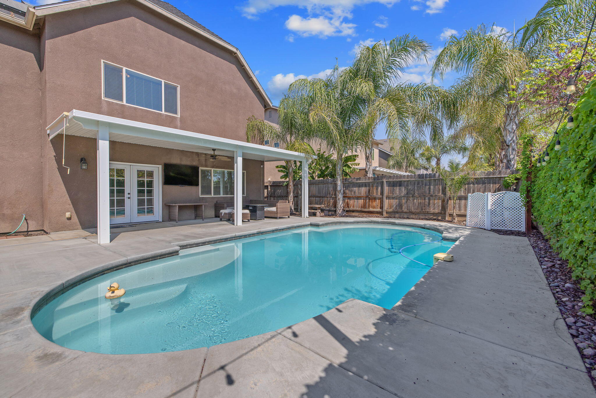 2347 W Babcock Ave, Visalia, CA 93291