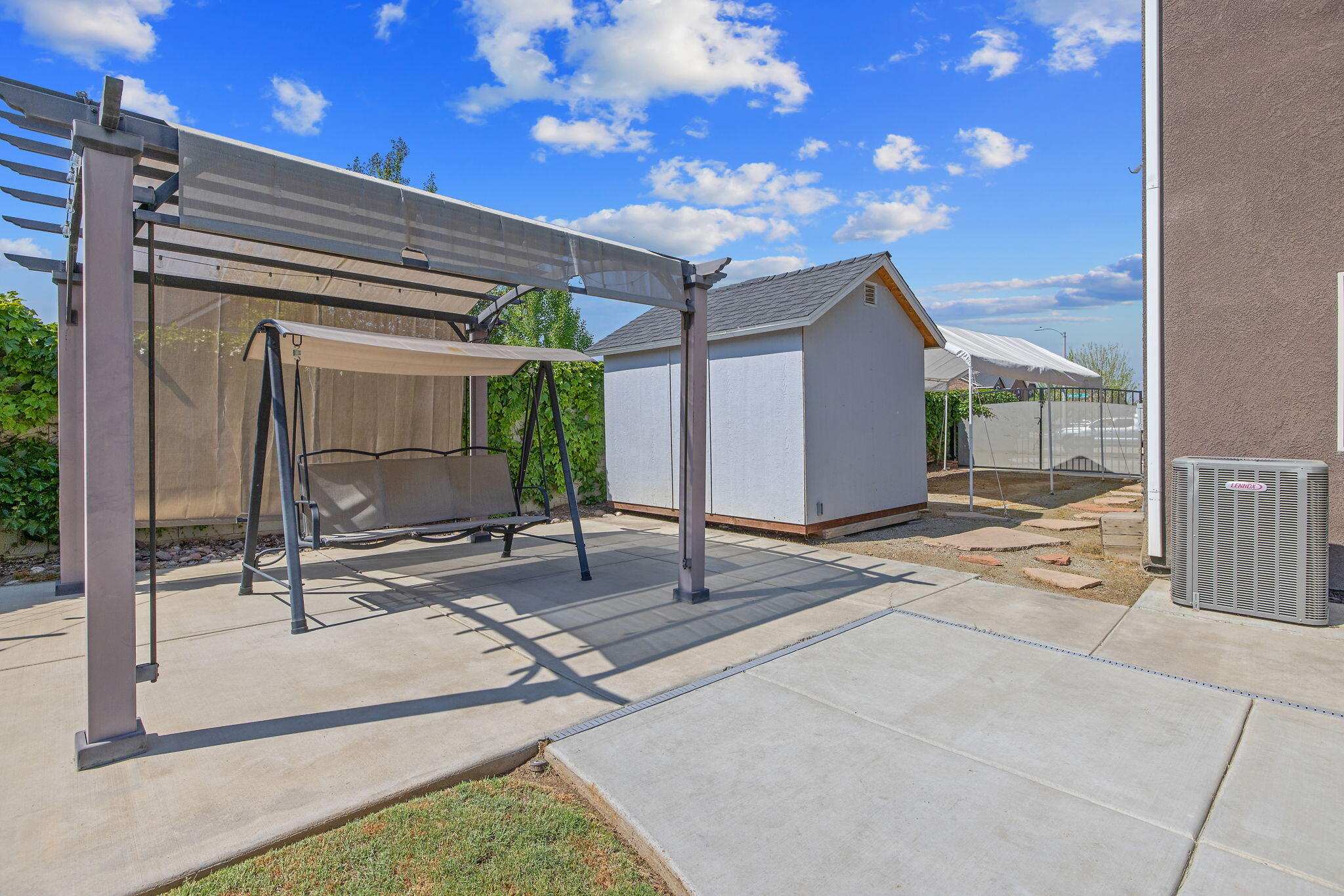 2347 W Babcock Ave, Visalia, CA 93291